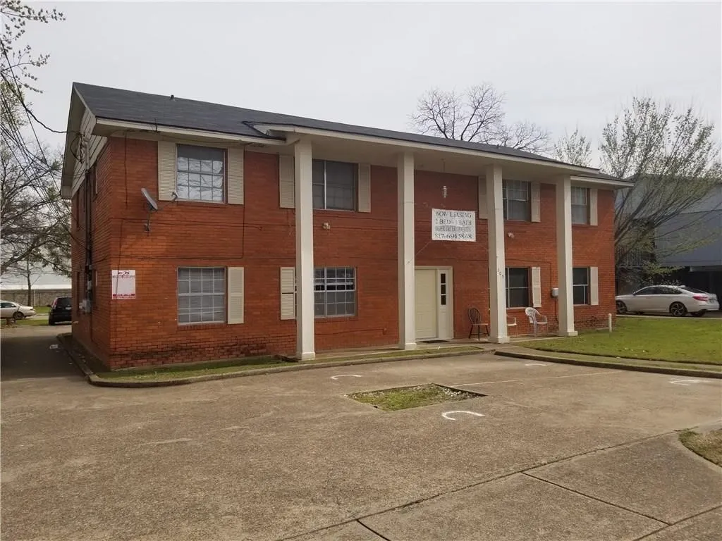 Apartment For Rent in Tarrant County , 305 Lampe Street A, Arlington, Texas 76010, 2 Bedroom, 1 Bathroom, Garage spaces, 900 Sqft, built in 1963, mls#21374441, Real Estate Agent in Arlington, Homes For Rent in Tarrant county, Homes For Rent in Arlington, Realtor in Arlington Texas, Real Estate Brokerage Independent Realty Texas, Luminita Cordes Realtor