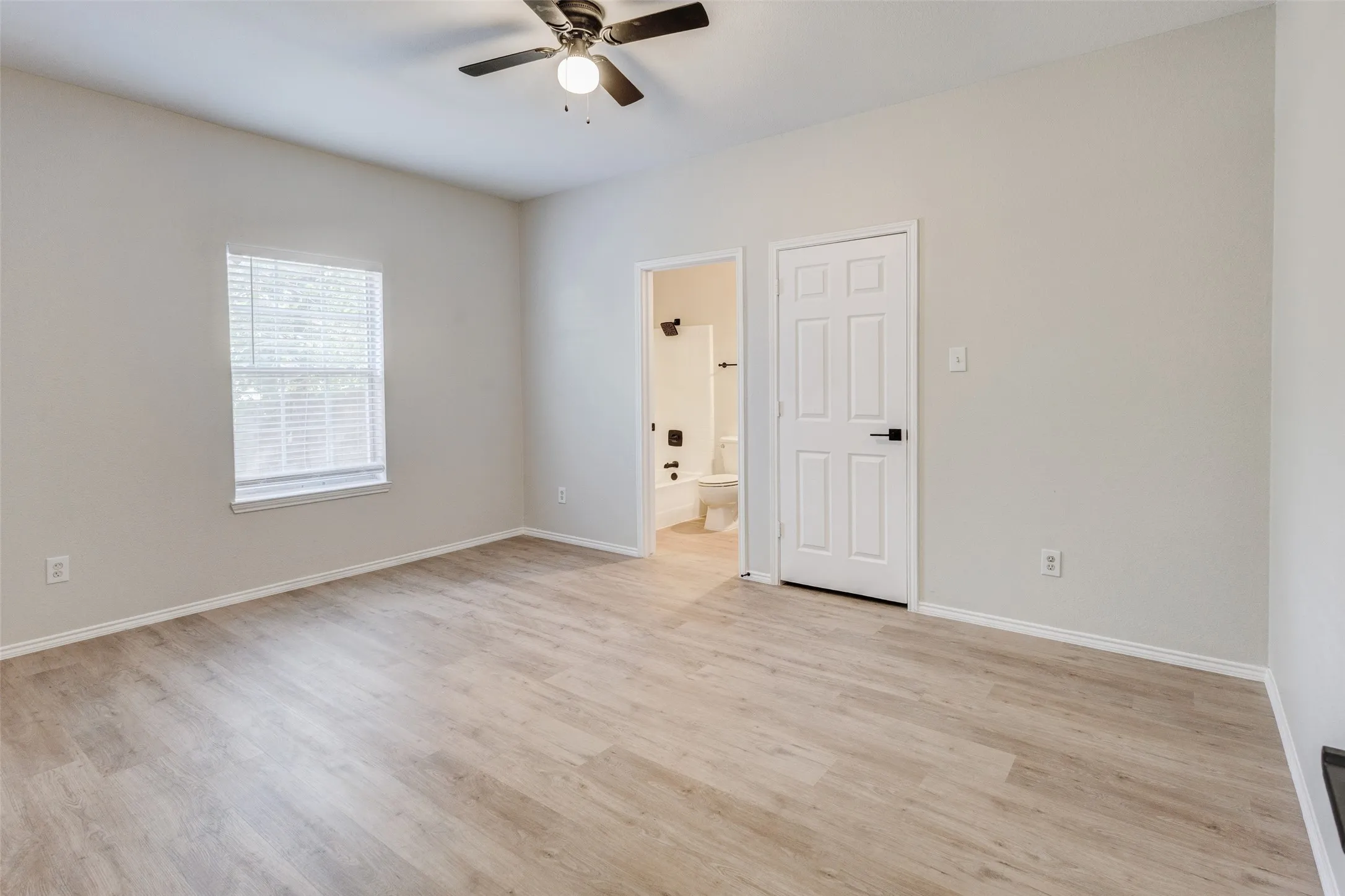 Single Family Residence For Sale in Dallas County , 1213 College Street, Grand Prairie, Texas 75050, 3 Bedroom, 3 Bathroom, Garage spaces, 1,992 Sqft, built in 2001, mls#21374451, Real Estate Agent in Grand Prairie, Homes For Sale in Dallas county, Homes For Sale in Grand Prairie, Realtor in Grand Prairie Texas, Real Estate Brokerage Independent Realty Texas, Luminita Cordes Realtor