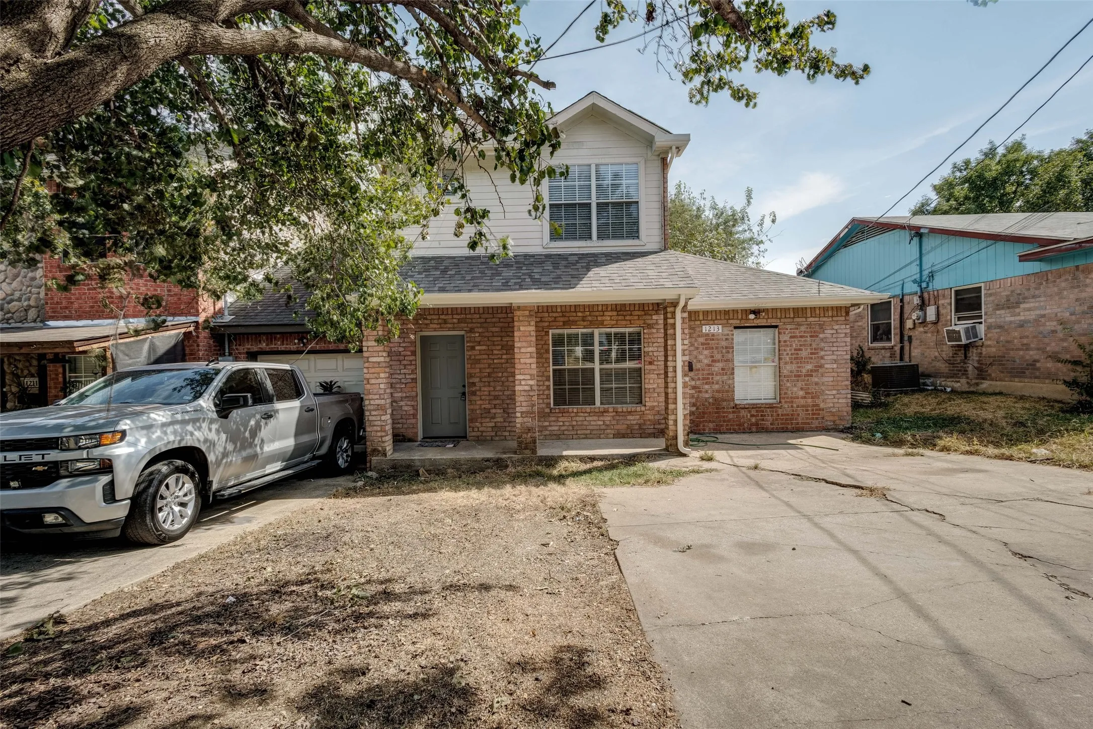 Single Family Residence For Sale in Dallas County , 1213 College Street, Grand Prairie, Texas 75050, 3 Bedroom, 3 Bathroom, Garage spaces, 1,992 Sqft, built in 2001, mls#21374451, Real Estate Agent in Grand Prairie, Homes For Sale in Dallas county, Homes For Sale in Grand Prairie, Realtor in Grand Prairie Texas, Real Estate Brokerage Independent Realty Texas, Luminita Cordes Realtor