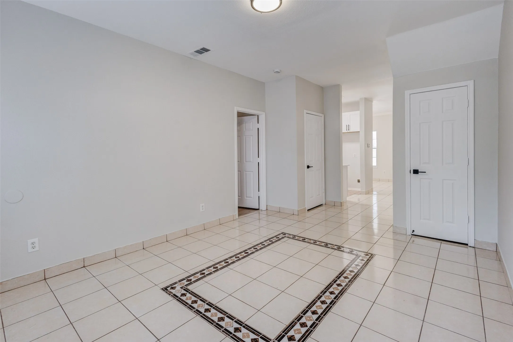 Single Family Residence For Sale in Dallas County , 1213 College Street, Grand Prairie, Texas 75050, 3 Bedroom, 3 Bathroom, Garage spaces, 1,992 Sqft, built in 2001, mls#21374451, Real Estate Agent in Grand Prairie, Homes For Sale in Dallas county, Homes For Sale in Grand Prairie, Realtor in Grand Prairie Texas, Real Estate Brokerage Independent Realty Texas, Luminita Cordes Realtor