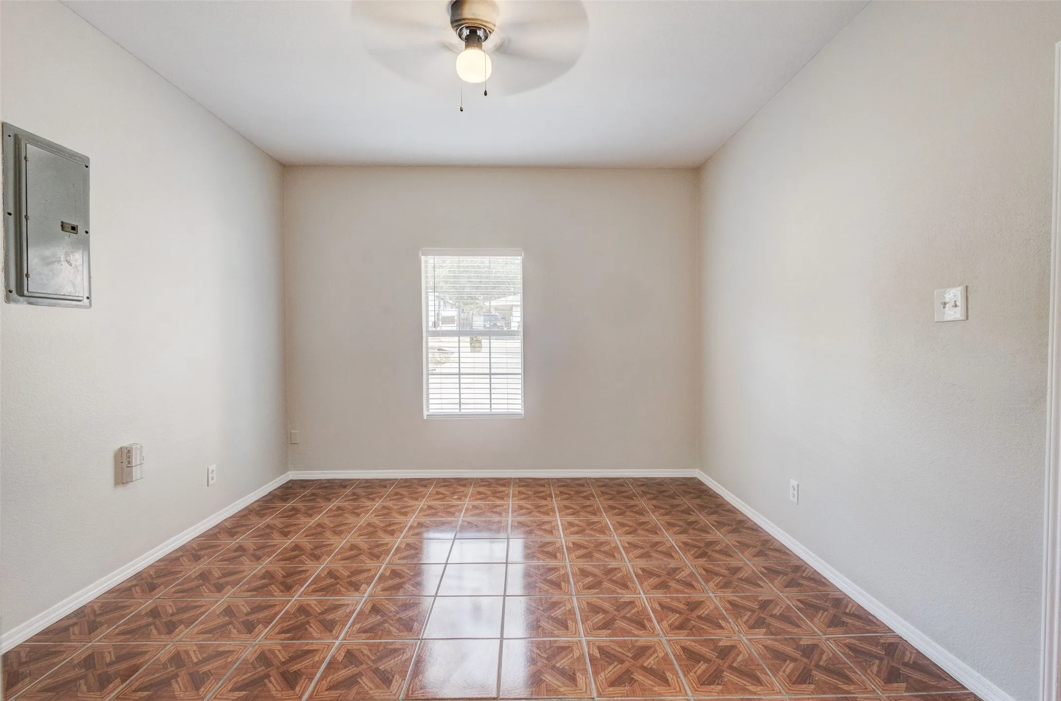 Single Family Residence For Sale in Dallas County , 1213 College Street, Grand Prairie, Texas 75050, 3 Bedroom, 3 Bathroom, Garage spaces, 1,992 Sqft, built in 2001, mls#21374451, Real Estate Agent in Grand Prairie, Homes For Sale in Dallas county, Homes For Sale in Grand Prairie, Realtor in Grand Prairie Texas, Real Estate Brokerage Independent Realty Texas, Luminita Cordes Realtor