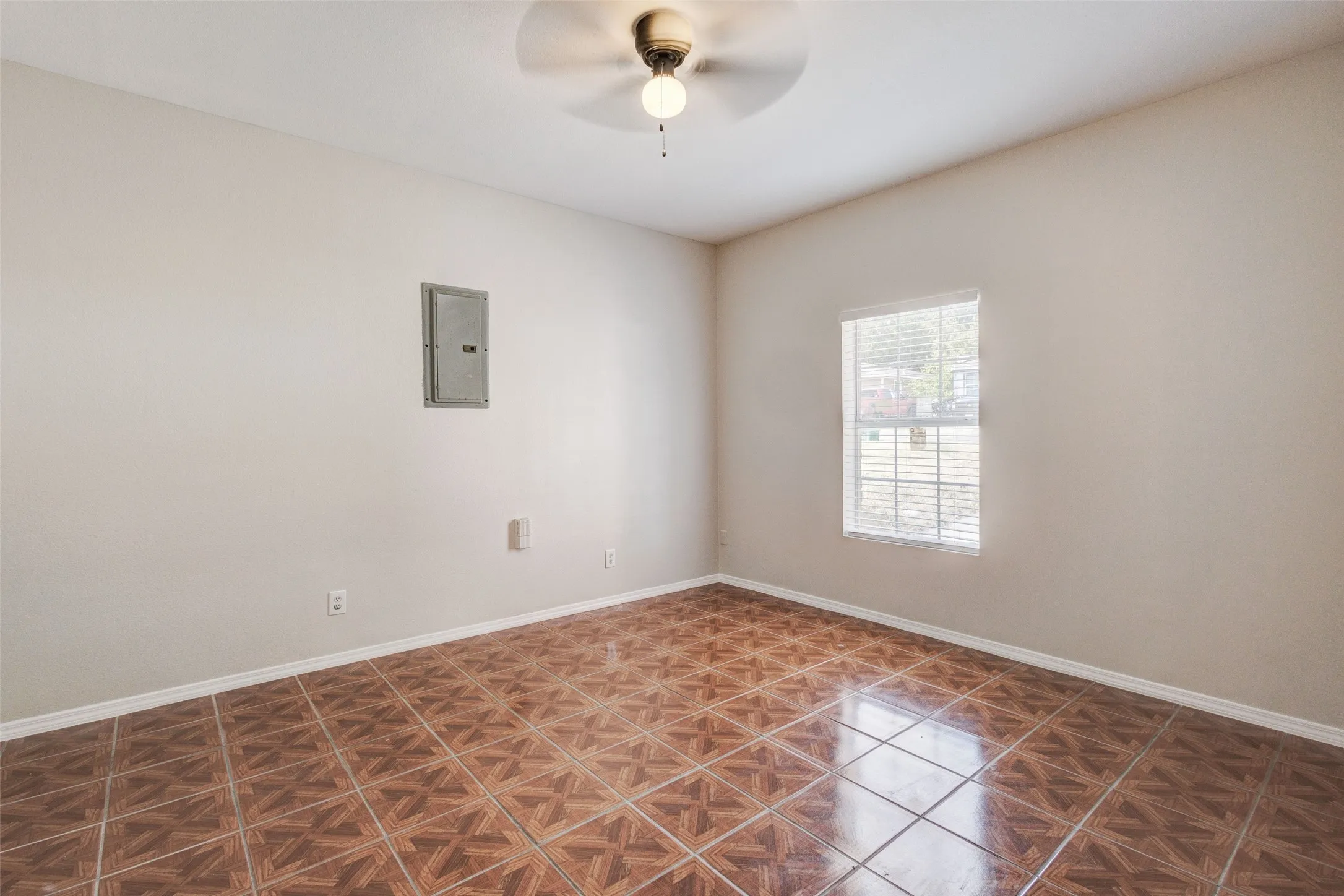 Single Family Residence For Sale in Dallas County , 1213 College Street, Grand Prairie, Texas 75050, 3 Bedroom, 3 Bathroom, Garage spaces, 1,992 Sqft, built in 2001, mls#21374451, Real Estate Agent in Grand Prairie, Homes For Sale in Dallas county, Homes For Sale in Grand Prairie, Realtor in Grand Prairie Texas, Real Estate Brokerage Independent Realty Texas, Luminita Cordes Realtor