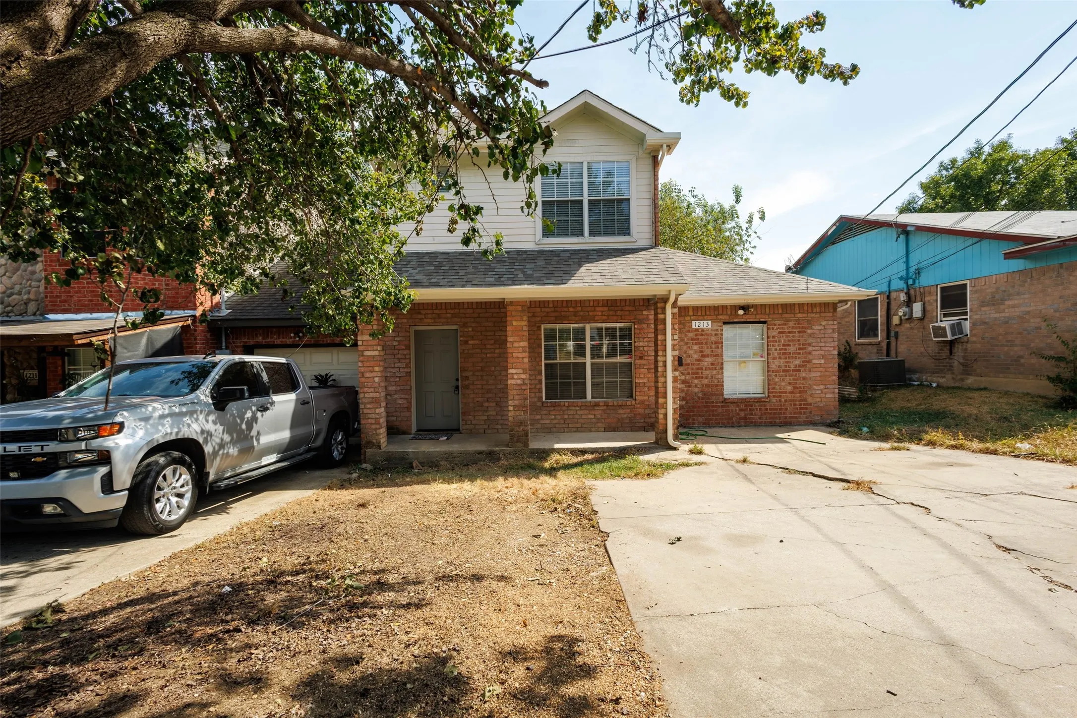 Single Family Residence For Sale in Dallas County , 1213 College Street, Grand Prairie, Texas 75050, 3 Bedroom, 3 Bathroom, Garage spaces, 1,992 Sqft, built in 2001, mls#21374451, Real Estate Agent in Grand Prairie, Homes For Sale in Dallas county, Homes For Sale in Grand Prairie, Realtor in Grand Prairie Texas, Real Estate Brokerage Independent Realty Texas, Luminita Cordes Realtor