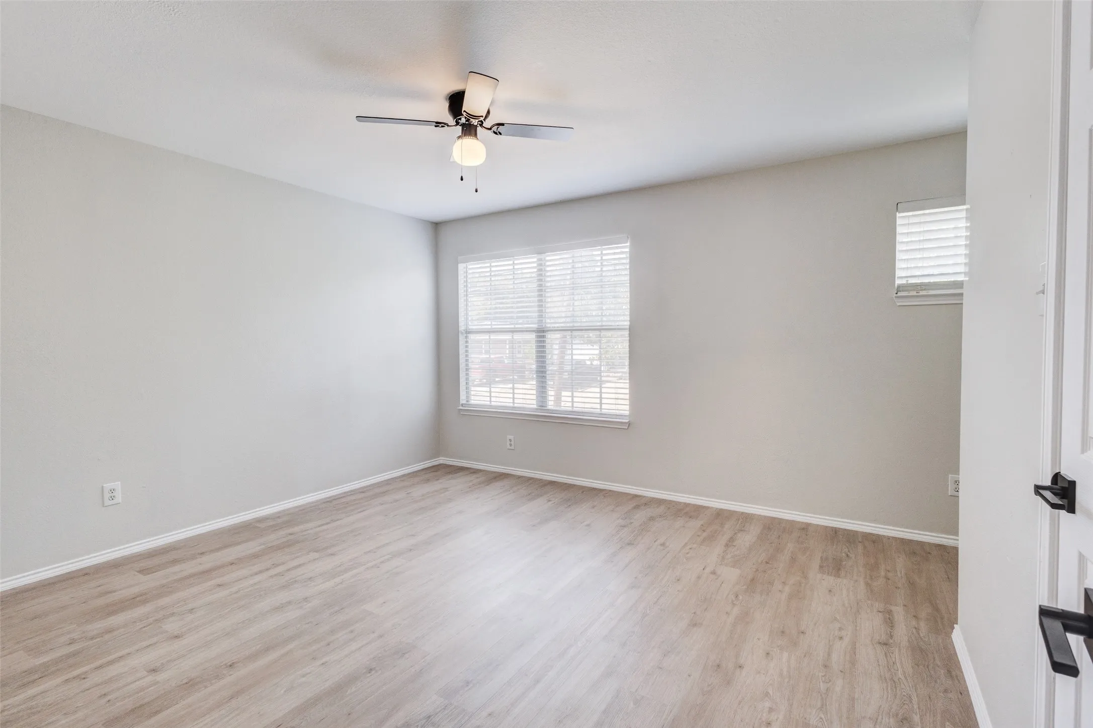 Single Family Residence For Sale in Dallas County , 1213 College Street, Grand Prairie, Texas 75050, 3 Bedroom, 3 Bathroom, Garage spaces, 1,992 Sqft, built in 2001, mls#21374451, Real Estate Agent in Grand Prairie, Homes For Sale in Dallas county, Homes For Sale in Grand Prairie, Realtor in Grand Prairie Texas, Real Estate Brokerage Independent Realty Texas, Luminita Cordes Realtor
