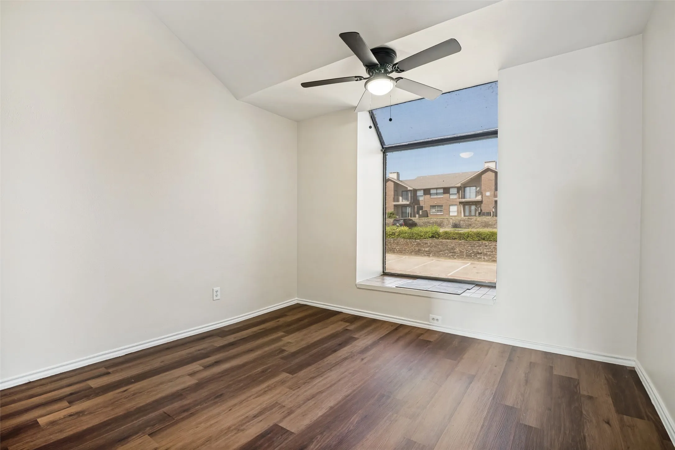 Condominium For Sale in Dallas County , 4606 Chaha Road 202, Garland, Texas 75043, 2 Bedroom, 2 Bathroom, Garage spaces, 811 Sqft, built in 1981, mls#21362352, Real Estate Agent in Garland, Homes For Sale in Dallas county, Homes For Sale in Garland, Realtor in Garland Texas, Real Estate Brokerage Independent Realty Texas, Luminita Cordes Realtor