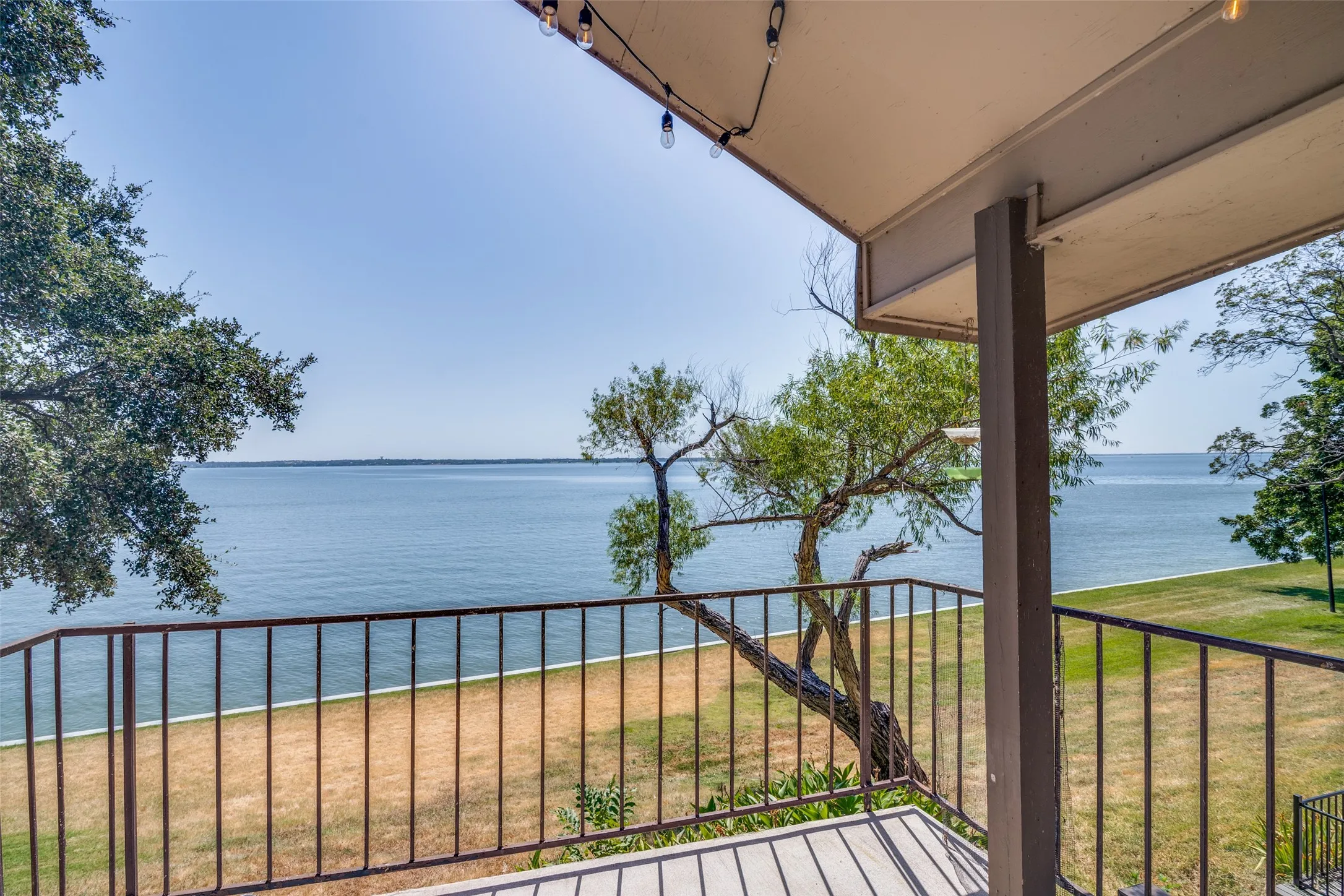 Condominium For Sale in Dallas County , 4606 Chaha Road 202, Garland, Texas 75043, 2 Bedroom, 2 Bathroom, Garage spaces, 811 Sqft, built in 1981, mls#21362352, Real Estate Agent in Garland, Homes For Sale in Dallas county, Homes For Sale in Garland, Realtor in Garland Texas, Real Estate Brokerage Independent Realty Texas, Luminita Cordes Realtor