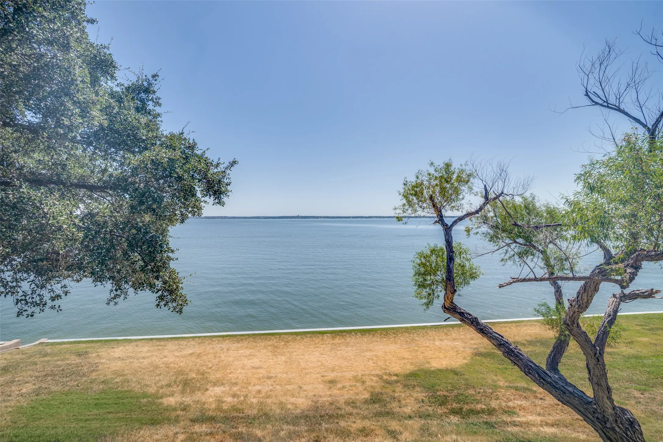 Condominium For Sale in Dallas County , 4606 Chaha Road 202, Garland, Texas 75043, 2 Bedroom, 2 Bathroom, Garage spaces, 811 Sqft, built in 1981, mls#21362352, Real Estate Agent in Garland, Homes For Sale in Dallas county, Homes For Sale in Garland, Realtor in Garland Texas, Real Estate Brokerage Independent Realty Texas, Luminita Cordes Realtor
