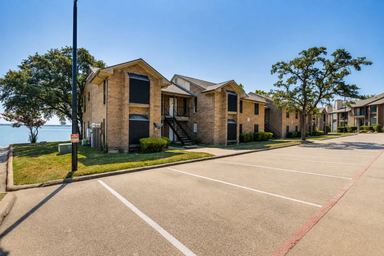 Condominium For Sale in Dallas County , 4606 Chaha Road 202, Garland, Texas 75043, 2 Bedroom, 2 Bathroom, Garage spaces, 811 Sqft, built in 1981, mls#21362352, Real Estate Agent in Garland, Homes For Sale in Dallas county, Homes For Sale in Garland, Realtor in Garland Texas, Real Estate Brokerage Independent Realty Texas, Luminita Cordes Realtor
