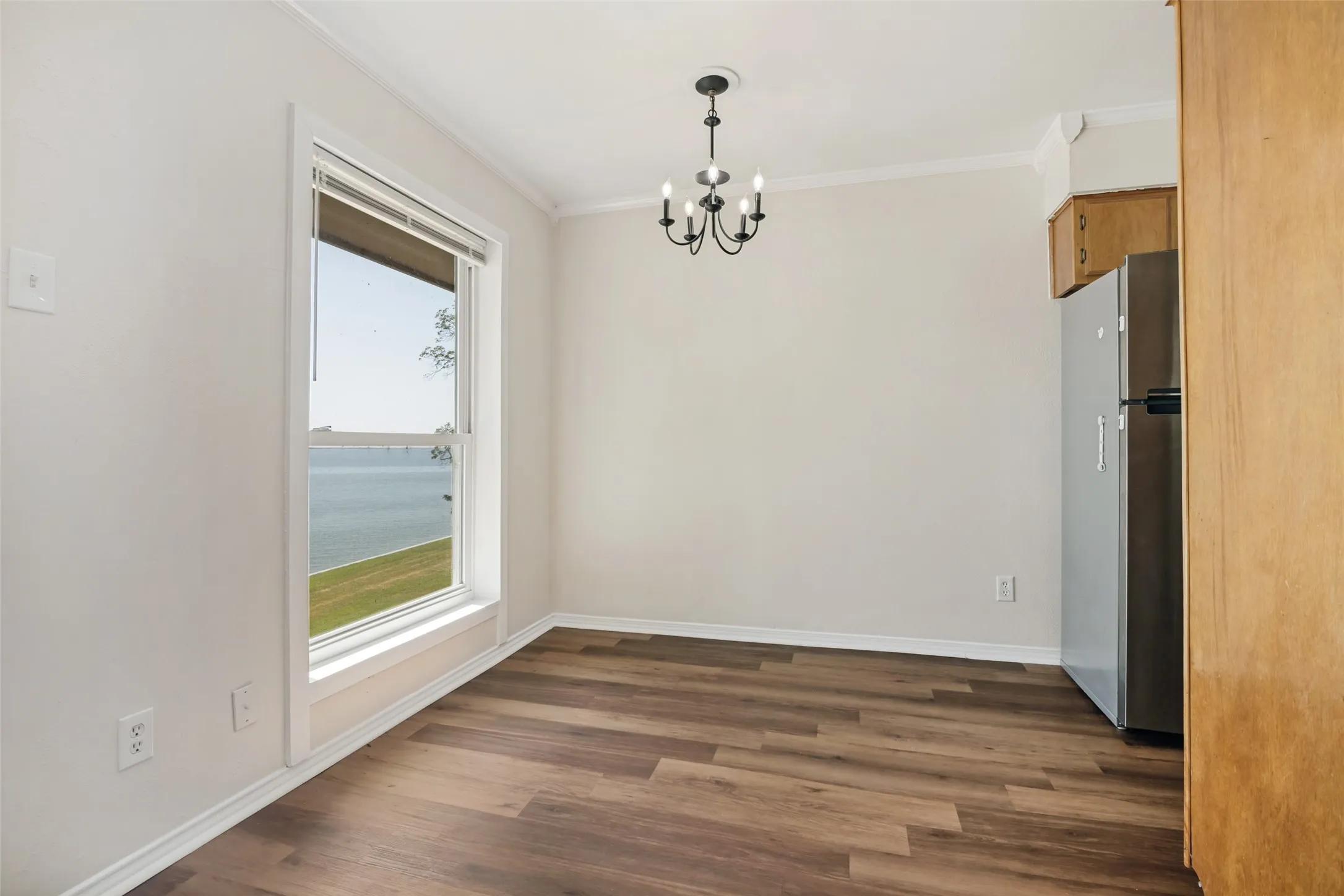 Condominium For Sale in Dallas County , 4606 Chaha Road 202, Garland, Texas 75043, 2 Bedroom, 2 Bathroom, Garage spaces, 811 Sqft, built in 1981, mls#21362352, Real Estate Agent in Garland, Homes For Sale in Dallas county, Homes For Sale in Garland, Realtor in Garland Texas, Real Estate Brokerage Independent Realty Texas, Luminita Cordes Realtor