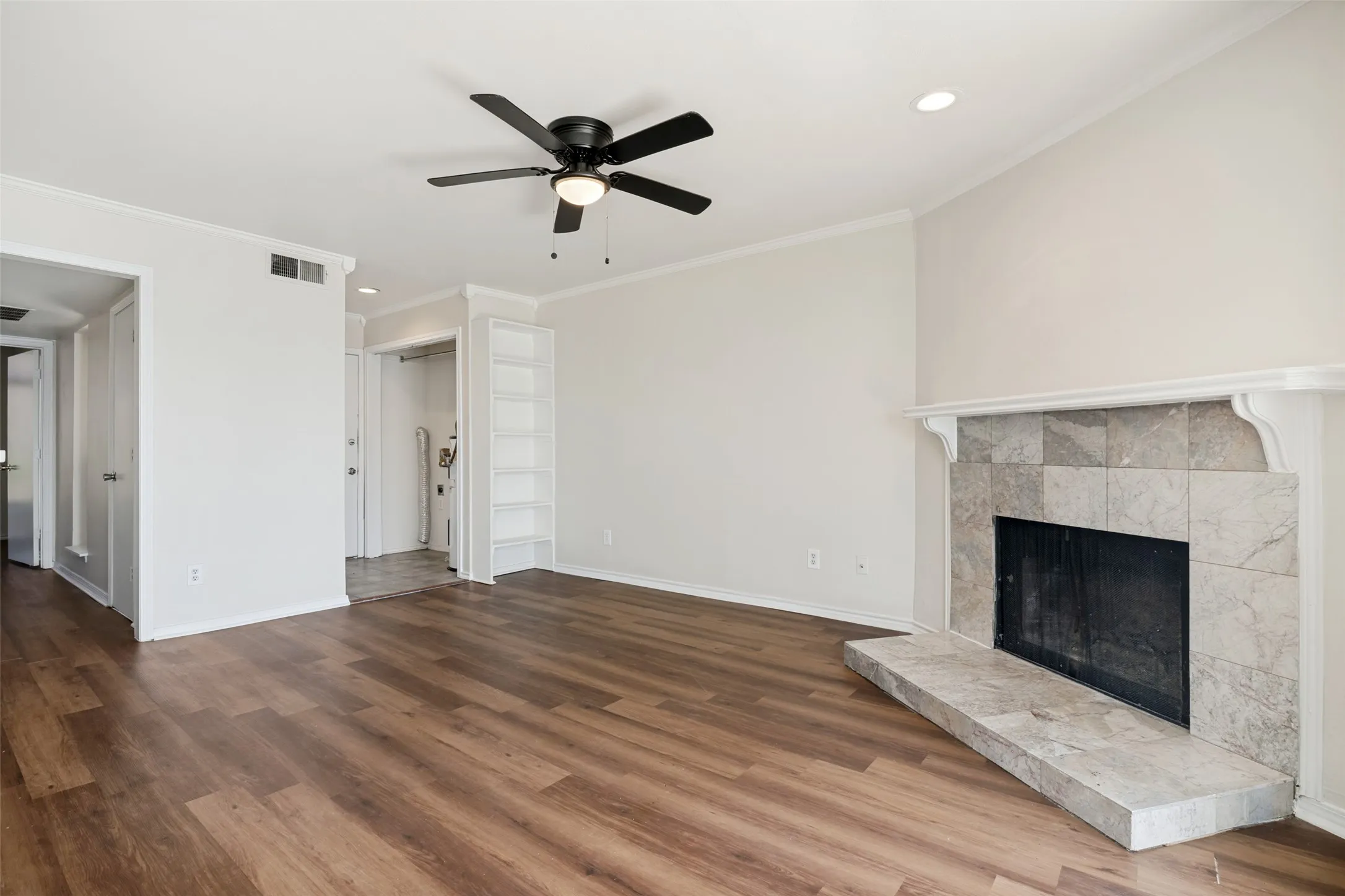 Condominium For Sale in Dallas County , 4606 Chaha Road 202, Garland, Texas 75043, 2 Bedroom, 2 Bathroom, Garage spaces, 811 Sqft, built in 1981, mls#21362352, Real Estate Agent in Garland, Homes For Sale in Dallas county, Homes For Sale in Garland, Realtor in Garland Texas, Real Estate Brokerage Independent Realty Texas, Luminita Cordes Realtor