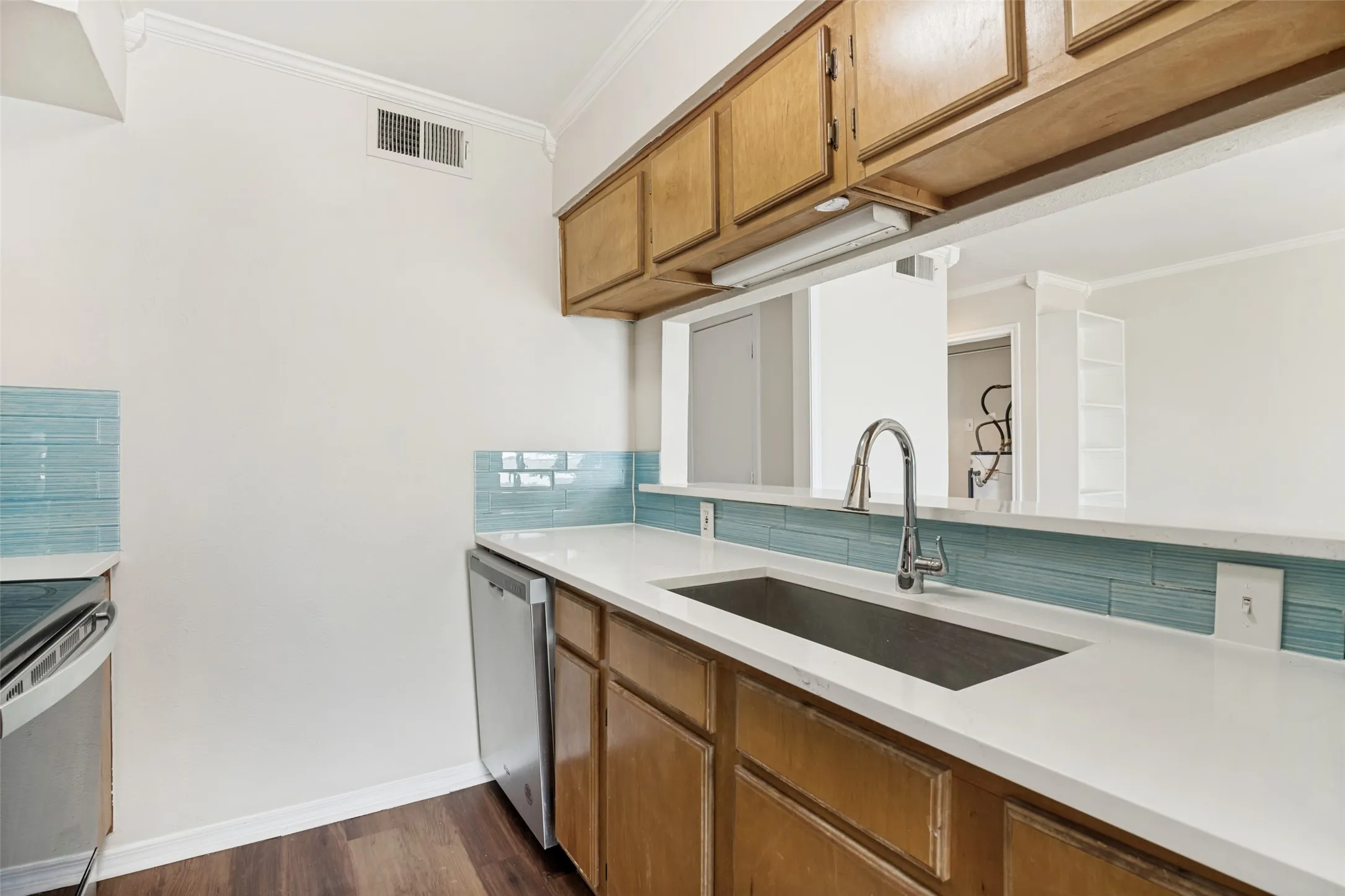 Condominium For Sale in Dallas County , 4606 Chaha Road 202, Garland, Texas 75043, 2 Bedroom, 2 Bathroom, Garage spaces, 811 Sqft, built in 1981, mls#21362352, Real Estate Agent in Garland, Homes For Sale in Dallas county, Homes For Sale in Garland, Realtor in Garland Texas, Real Estate Brokerage Independent Realty Texas, Luminita Cordes Realtor