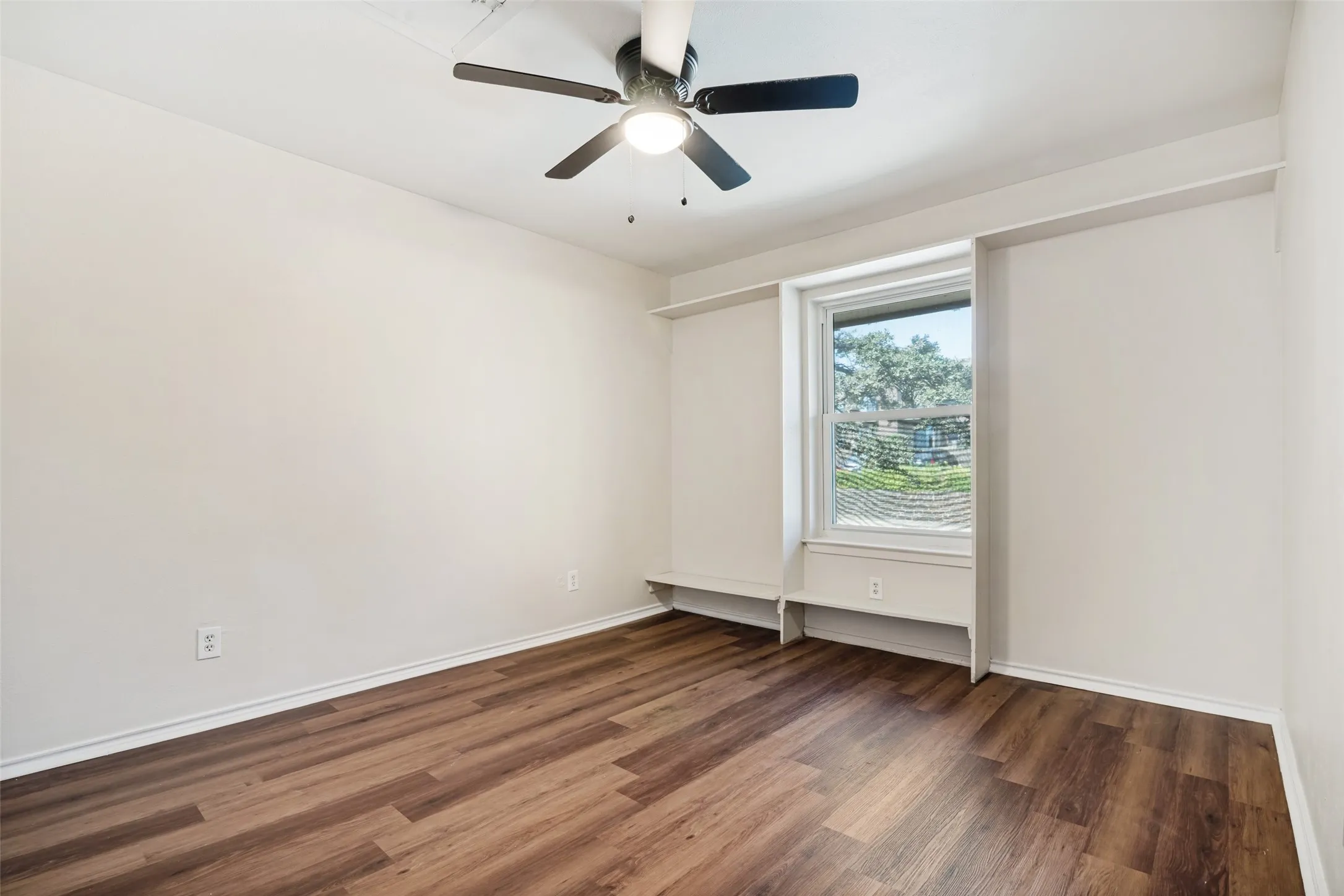 Condominium For Sale in Dallas County , 4606 Chaha Road 202, Garland, Texas 75043, 2 Bedroom, 2 Bathroom, Garage spaces, 811 Sqft, built in 1981, mls#21362352, Real Estate Agent in Garland, Homes For Sale in Dallas county, Homes For Sale in Garland, Realtor in Garland Texas, Real Estate Brokerage Independent Realty Texas, Luminita Cordes Realtor