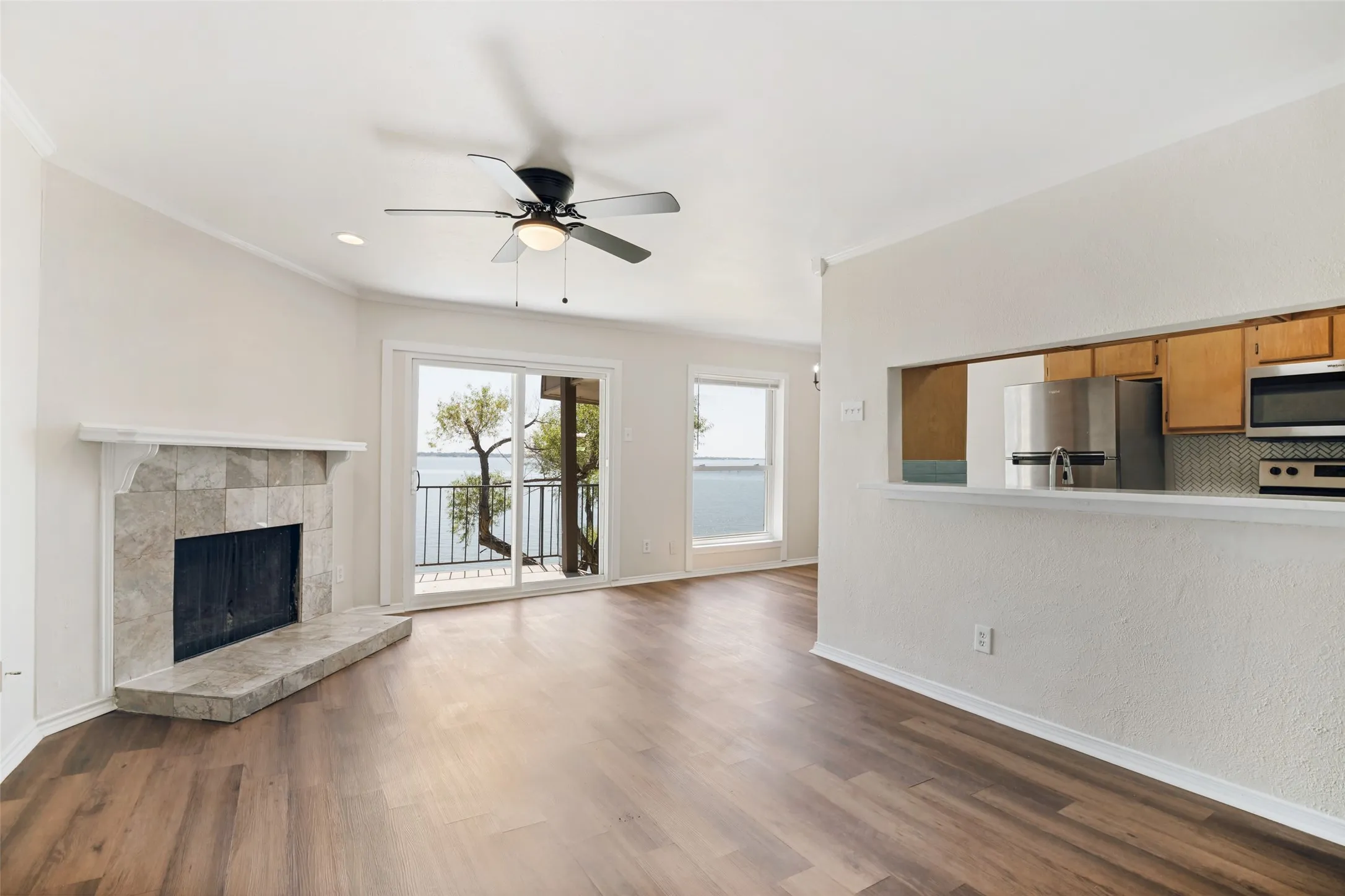 Condominium For Sale in Dallas County , 4606 Chaha Road 202, Garland, Texas 75043, 2 Bedroom, 2 Bathroom, Garage spaces, 811 Sqft, built in 1981, mls#21362352, Real Estate Agent in Garland, Homes For Sale in Dallas county, Homes For Sale in Garland, Realtor in Garland Texas, Real Estate Brokerage Independent Realty Texas, Luminita Cordes Realtor