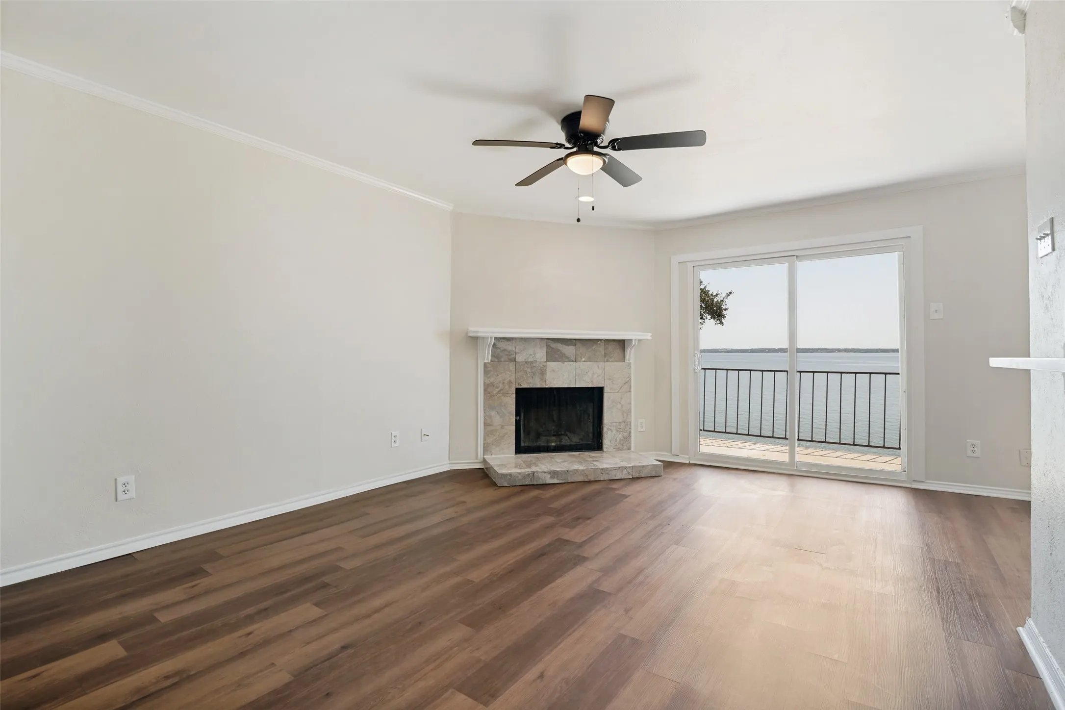 Condominium For Sale in Dallas County , 4606 Chaha Road 202, Garland, Texas 75043, 2 Bedroom, 2 Bathroom, Garage spaces, 811 Sqft, built in 1981, mls#21362352, Real Estate Agent in Garland, Homes For Sale in Dallas county, Homes For Sale in Garland, Realtor in Garland Texas, Real Estate Brokerage Independent Realty Texas, Luminita Cordes Realtor