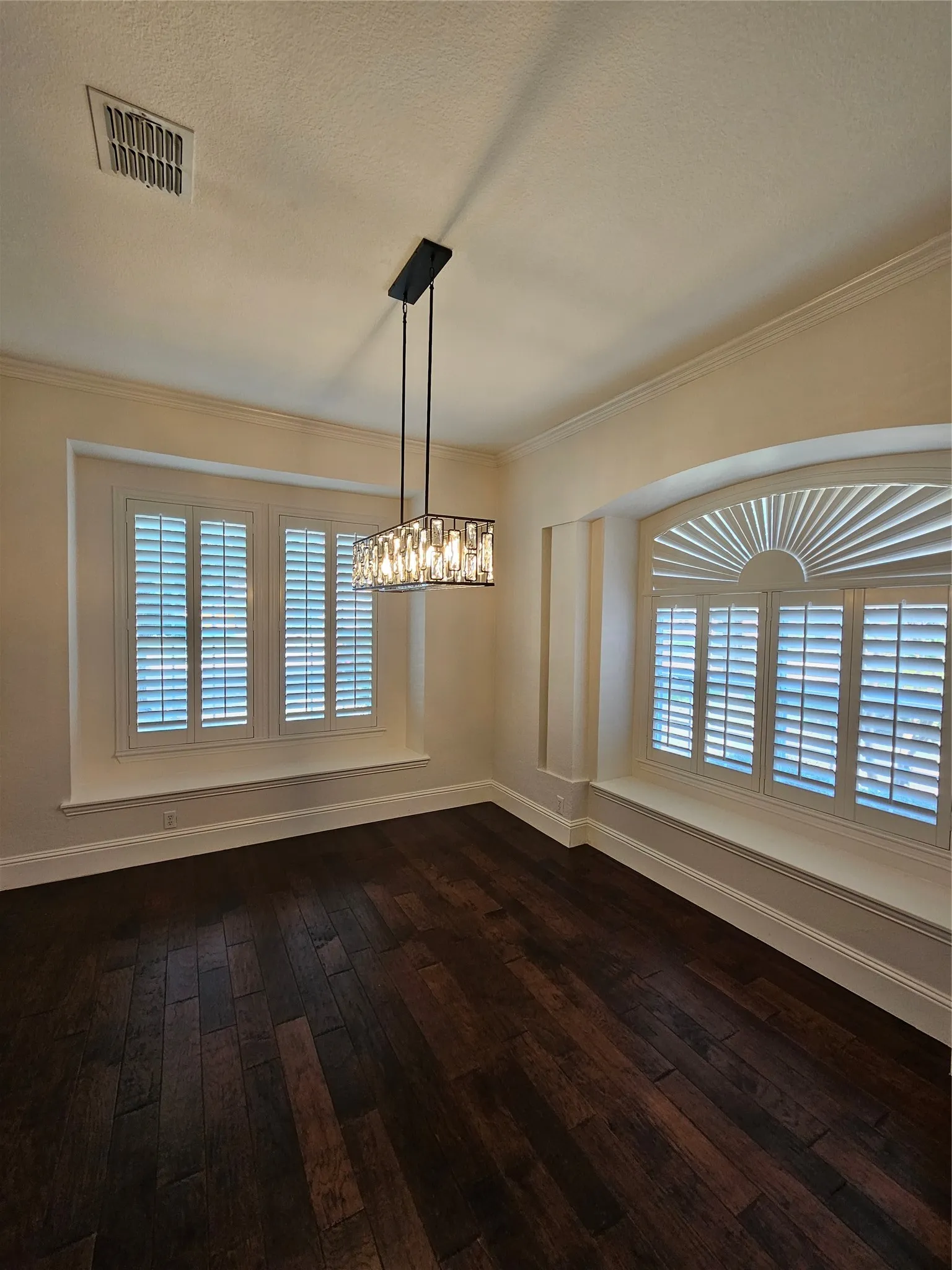 Single Family Residence For Sale in Collin County , 3904 Moonbeam Court, Plano, Texas 75074, 4 Bedroom, 4 Bathroom, 2 Garage spaces, 3,954 Sqft, built in 2001, mls#21374452, Real Estate Agent in Plano, Homes For Sale in Collin county, Homes For Sale in Plano, Realtor in Plano Texas, Real Estate Brokerage Independent Realty Texas, Luminita Cordes Realtor