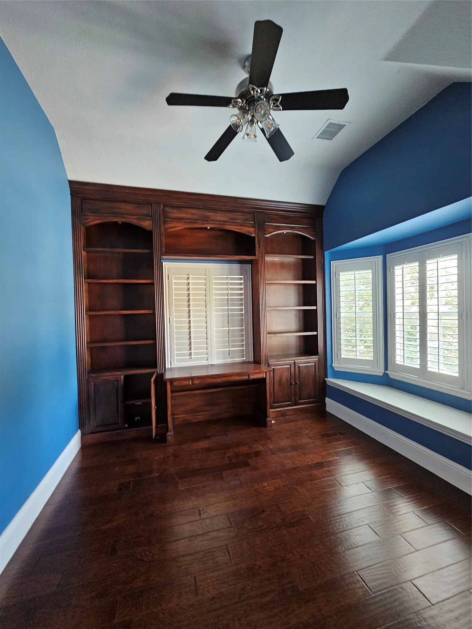 Single Family Residence For Sale in Collin County , 3904 Moonbeam Court, Plano, Texas 75074, 4 Bedroom, 4 Bathroom, 2 Garage spaces, 3,954 Sqft, built in 2001, mls#21374452, Real Estate Agent in Plano, Homes For Sale in Collin county, Homes For Sale in Plano, Realtor in Plano Texas, Real Estate Brokerage Independent Realty Texas, Luminita Cordes Realtor
