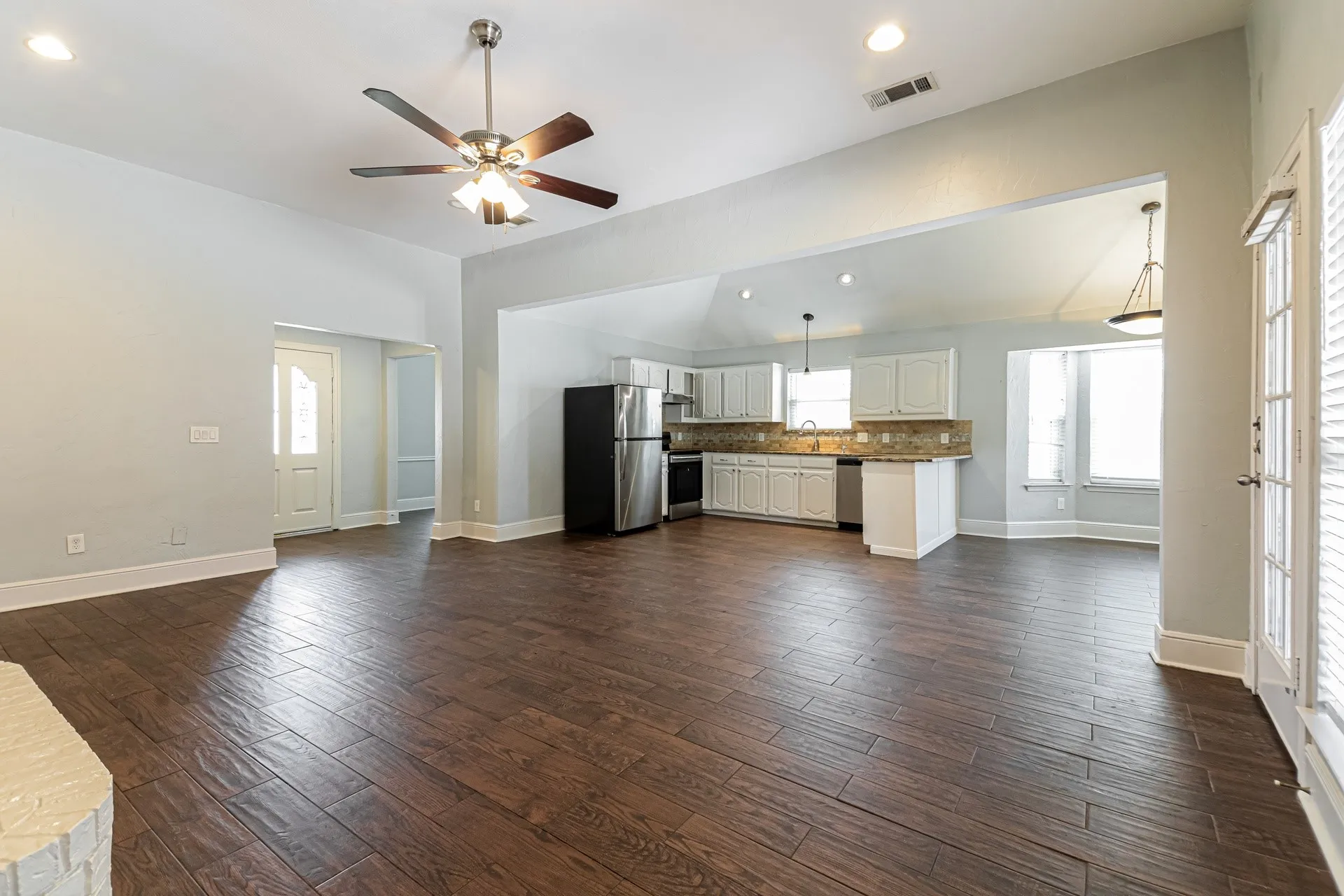 Single Family Residence For Rent in Collin County , 401 Kathy Lane, Wylie, Texas 75098, 3 Bedroom, 2 Bathroom, Garage spaces, 2,053 Sqft, built in 1986, mls#21374455, Real Estate Agent in Wylie, Homes For Rent in Collin county, Homes For Rent in Wylie, Realtor in Wylie Texas, Real Estate Brokerage Independent Realty Texas, Luminita Cordes Realtor