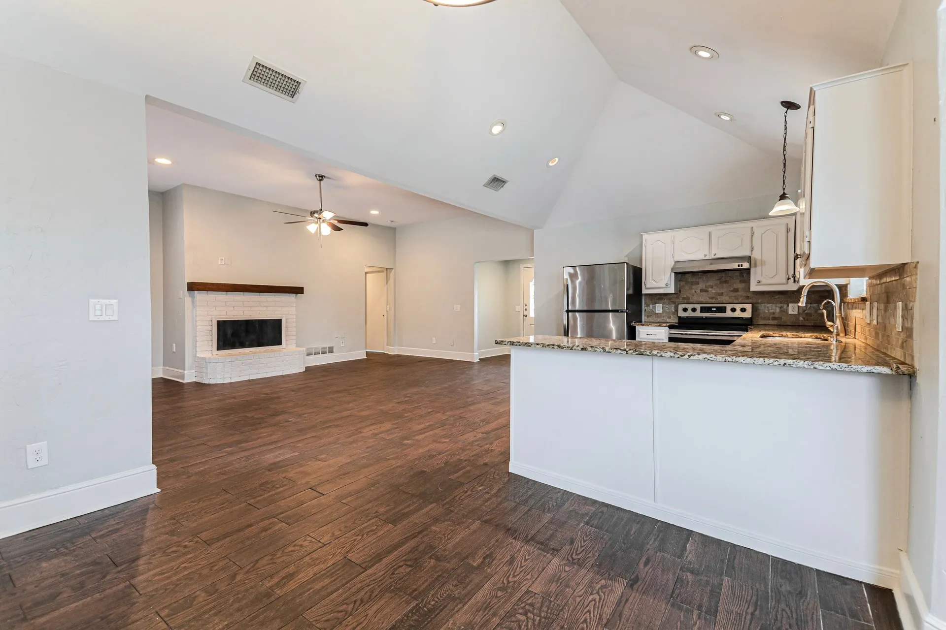 Single Family Residence For Rent in Collin County , 401 Kathy Lane, Wylie, Texas 75098, 3 Bedroom, 2 Bathroom, Garage spaces, 2,053 Sqft, built in 1986, mls#21374455, Real Estate Agent in Wylie, Homes For Rent in Collin county, Homes For Rent in Wylie, Realtor in Wylie Texas, Real Estate Brokerage Independent Realty Texas, Luminita Cordes Realtor
