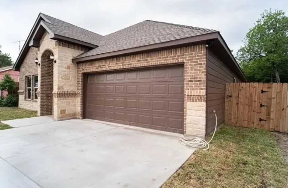 Single Family Residence For Sale in Tarrant County , 3229 Thannisch Avenue, Fort Worth, Texas 76105, 4 Bedroom, 2 Bathroom, 2 Garage spaces, 1,768 Sqft, built in 2021, mls#21374457, Real Estate Agent in Fort Worth, Homes For Sale in Tarrant county, Homes For Sale in Fort Worth, Realtor in Fort Worth Texas, Real Estate Brokerage Independent Realty Texas, Luminita Cordes Realtor
