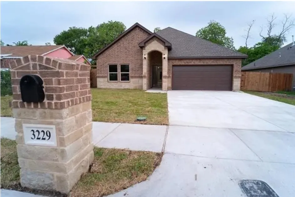 Single Family Residence For Sale in Tarrant County , 3229 Thannisch Avenue, Fort Worth, Texas 76105, 4 Bedroom, 2 Bathroom, 2 Garage spaces, 1,768 Sqft, built in 2021, mls#21374457, Real Estate Agent in Fort Worth, Homes For Sale in Tarrant county, Homes For Sale in Fort Worth, Realtor in Fort Worth Texas, Real Estate Brokerage Independent Realty Texas, Luminita Cordes Realtor