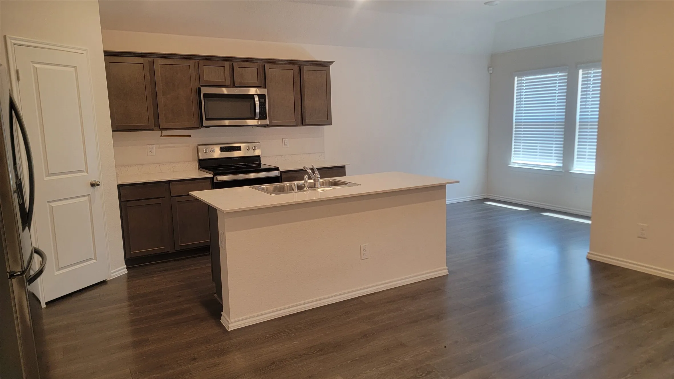 Single Family Residence For Sale in Hunt County , 808 Twin Edge Drive, Royse City, Texas 75189, 3 Bedroom, 2 Bathroom, 2 Garage spaces, 1,444 Sqft, built in 2021, mls#21373709, Real Estate Agent in Royse City, Homes For Sale in Hunt county, Homes For Sale in Royse City, Realtor in Royse City Texas, Real Estate Brokerage Independent Realty Texas, Luminita Cordes Realtor