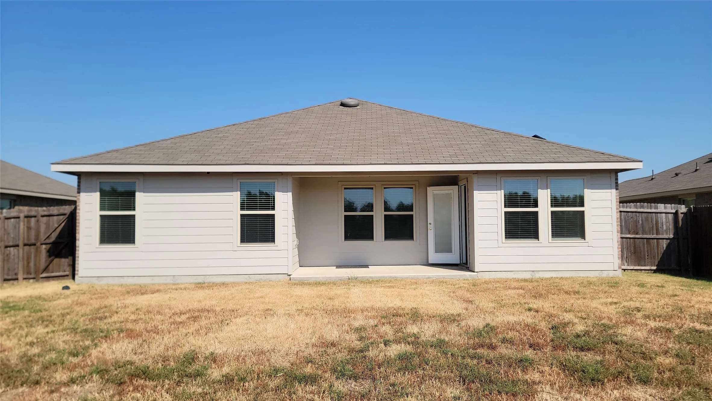 Single Family Residence For Sale in Hunt County , 808 Twin Edge Drive, Royse City, Texas 75189, 3 Bedroom, 2 Bathroom, 2 Garage spaces, 1,444 Sqft, built in 2021, mls#21373709, Real Estate Agent in Royse City, Homes For Sale in Hunt county, Homes For Sale in Royse City, Realtor in Royse City Texas, Real Estate Brokerage Independent Realty Texas, Luminita Cordes Realtor