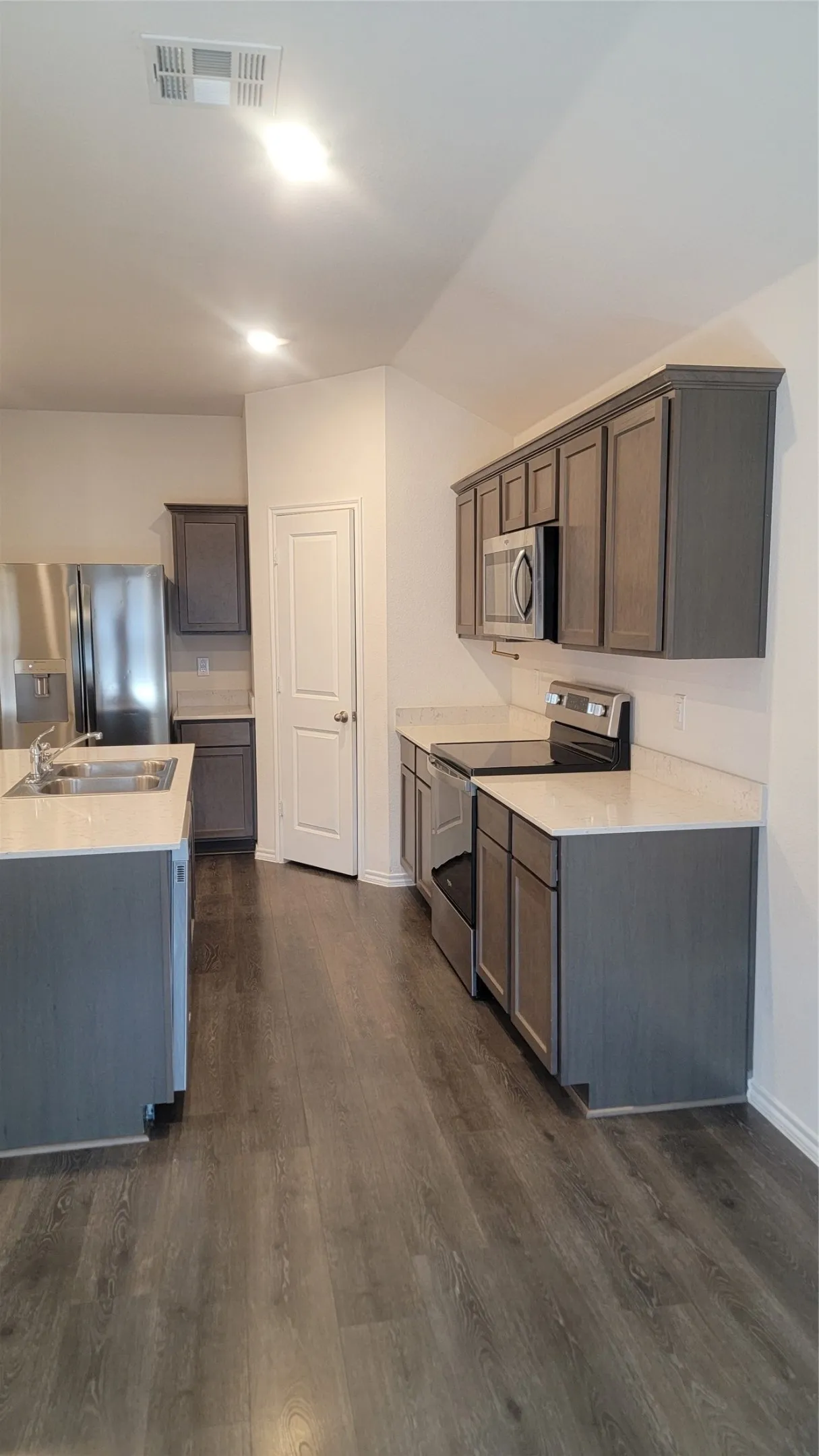 Single Family Residence For Sale in Hunt County , 808 Twin Edge Drive, Royse City, Texas 75189, 3 Bedroom, 2 Bathroom, 2 Garage spaces, 1,444 Sqft, built in 2021, mls#21373709, Real Estate Agent in Royse City, Homes For Sale in Hunt county, Homes For Sale in Royse City, Realtor in Royse City Texas, Real Estate Brokerage Independent Realty Texas, Luminita Cordes Realtor