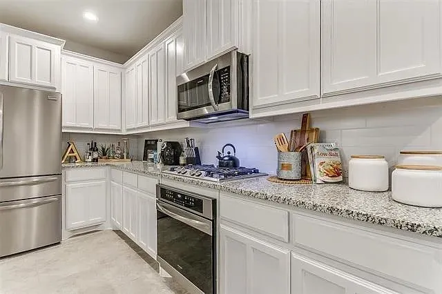 Single Family Residence For Sale in Tarrant County , 6717 Windlord Drive, Fort Worth, Texas 76179, 3 Bedroom, 3 Bathroom, 2 Garage spaces, 2,003 Sqft, built in 2020, mls#21373837, Real Estate Agent in Fort Worth, Homes For Sale in Tarrant county, Homes For Sale in Fort Worth, Realtor in Fort Worth Texas, Real Estate Brokerage Independent Realty Texas, Luminita Cordes Realtor
