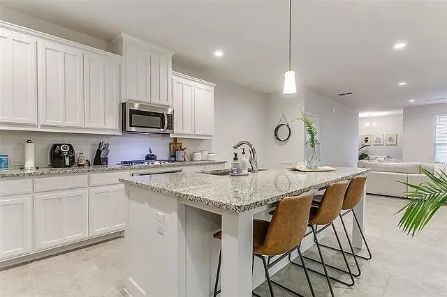 Single Family Residence For Sale in Tarrant County , 6717 Windlord Drive, Fort Worth, Texas 76179, 3 Bedroom, 3 Bathroom, 2 Garage spaces, 2,003 Sqft, built in 2020, mls#21373837, Real Estate Agent in Fort Worth, Homes For Sale in Tarrant county, Homes For Sale in Fort Worth, Realtor in Fort Worth Texas, Real Estate Brokerage Independent Realty Texas, Luminita Cordes Realtor