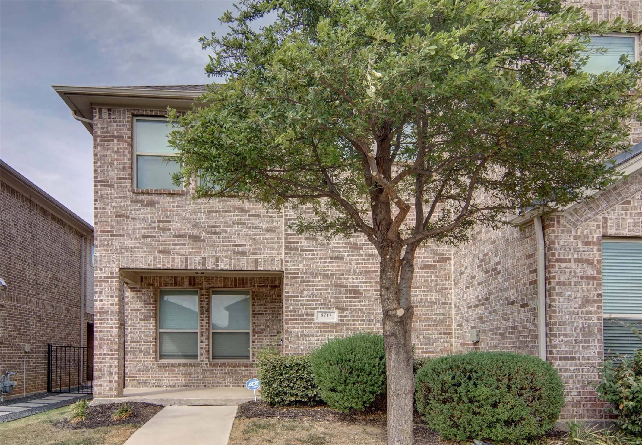 Single Family Residence For Sale in Tarrant County , 6717 Windlord Drive, Fort Worth, Texas 76179, 3 Bedroom, 3 Bathroom, 2 Garage spaces, 2,003 Sqft, built in 2020, mls#21373837, Real Estate Agent in Fort Worth, Homes For Sale in Tarrant county, Homes For Sale in Fort Worth, Realtor in Fort Worth Texas, Real Estate Brokerage Independent Realty Texas, Luminita Cordes Realtor