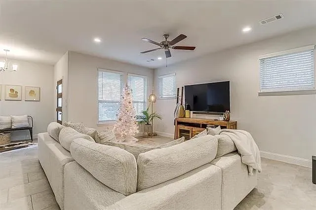 Single Family Residence For Sale in Tarrant County , 6717 Windlord Drive, Fort Worth, Texas 76179, 3 Bedroom, 3 Bathroom, 2 Garage spaces, 2,003 Sqft, built in 2020, mls#21373837, Real Estate Agent in Fort Worth, Homes For Sale in Tarrant county, Homes For Sale in Fort Worth, Realtor in Fort Worth Texas, Real Estate Brokerage Independent Realty Texas, Luminita Cordes Realtor