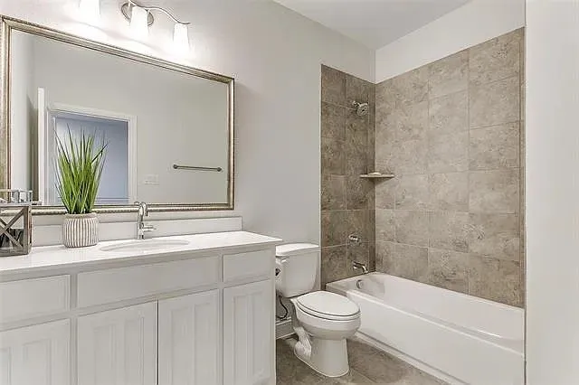 Upstairs guest bathroom