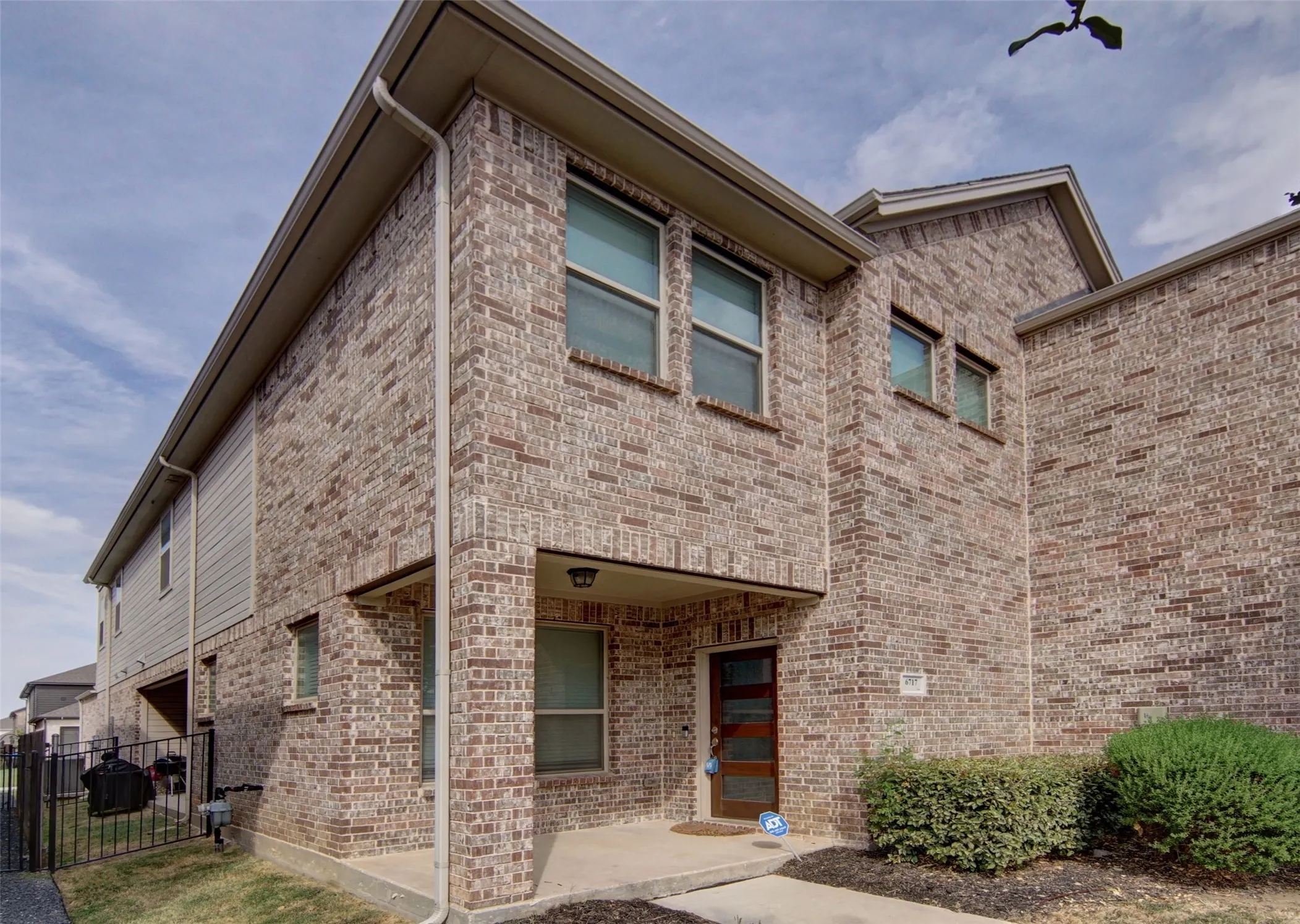 Single Family Residence For Sale in Tarrant County , 6717 Windlord Drive, Fort Worth, Texas 76179, 3 Bedroom, 3 Bathroom, 2 Garage spaces, 2,003 Sqft, built in 2020, mls#21373837, Real Estate Agent in Fort Worth, Homes For Sale in Tarrant county, Homes For Sale in Fort Worth, Realtor in Fort Worth Texas, Real Estate Brokerage Independent Realty Texas, Luminita Cordes Realtor