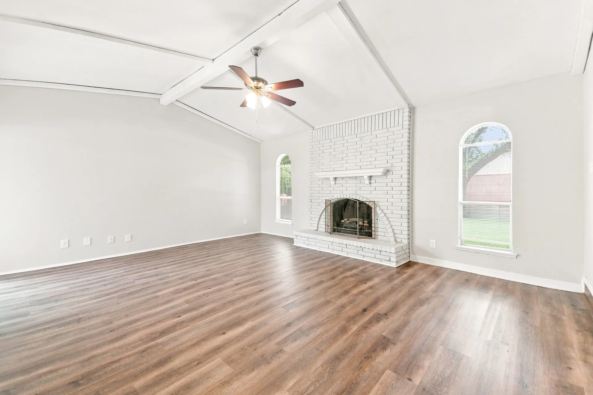 Single Family Residence For Rent in Dallas County , 3041 Ripplewood Drive, Garland, Texas 75044, 3 Bedroom, 2 Bathroom, Garage spaces, 1,412 Sqft, built in 1972, mls#21374468, Real Estate Agent in Garland, Homes For Rent in Dallas county, Homes For Rent in Garland, Realtor in Garland Texas, Real Estate Brokerage Independent Realty Texas, Luminita Cordes Realtor