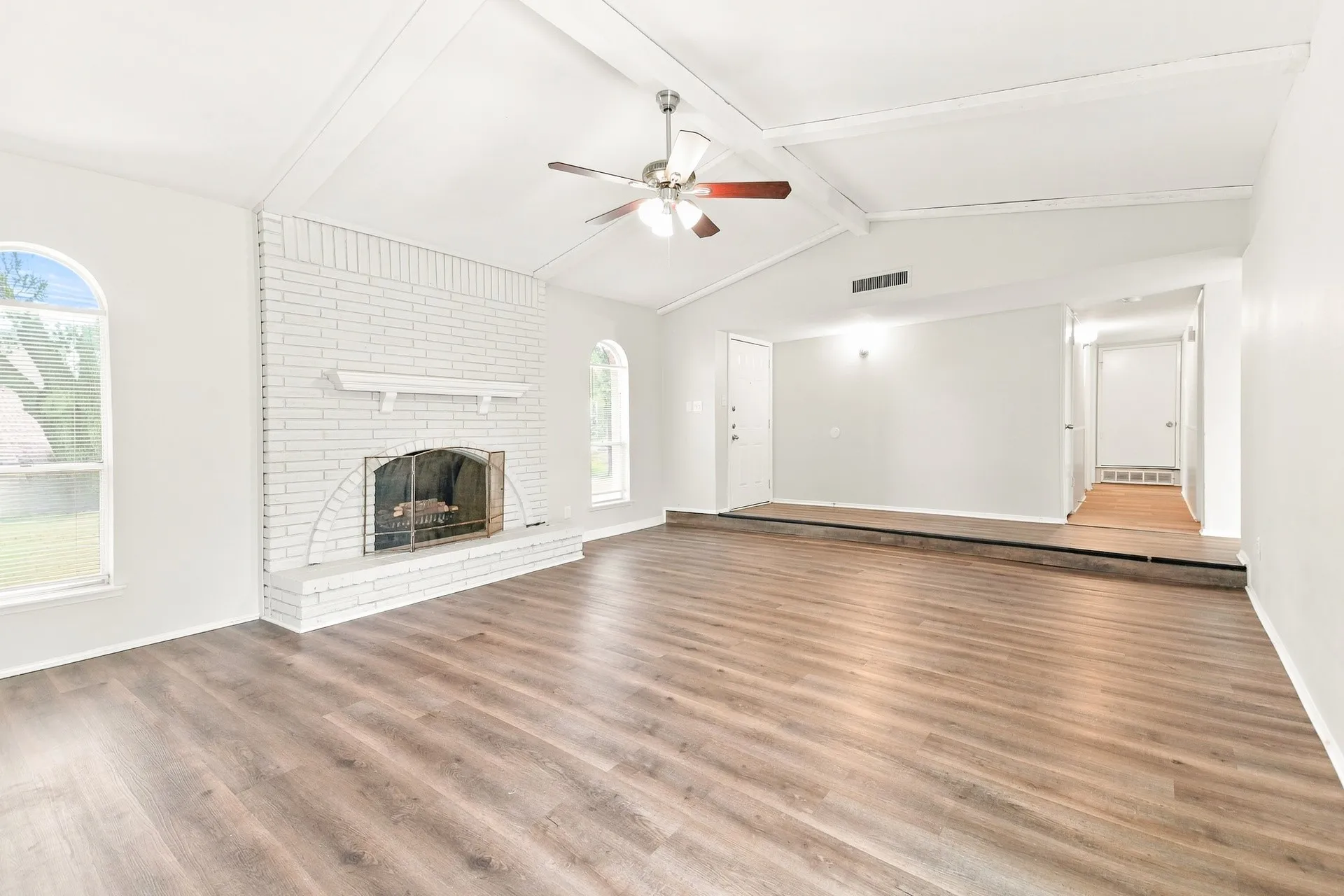 Single Family Residence For Rent in Dallas County , 3041 Ripplewood Drive, Garland, Texas 75044, 3 Bedroom, 2 Bathroom, Garage spaces, 1,412 Sqft, built in 1972, mls#21374468, Real Estate Agent in Garland, Homes For Rent in Dallas county, Homes For Rent in Garland, Realtor in Garland Texas, Real Estate Brokerage Independent Realty Texas, Luminita Cordes Realtor
