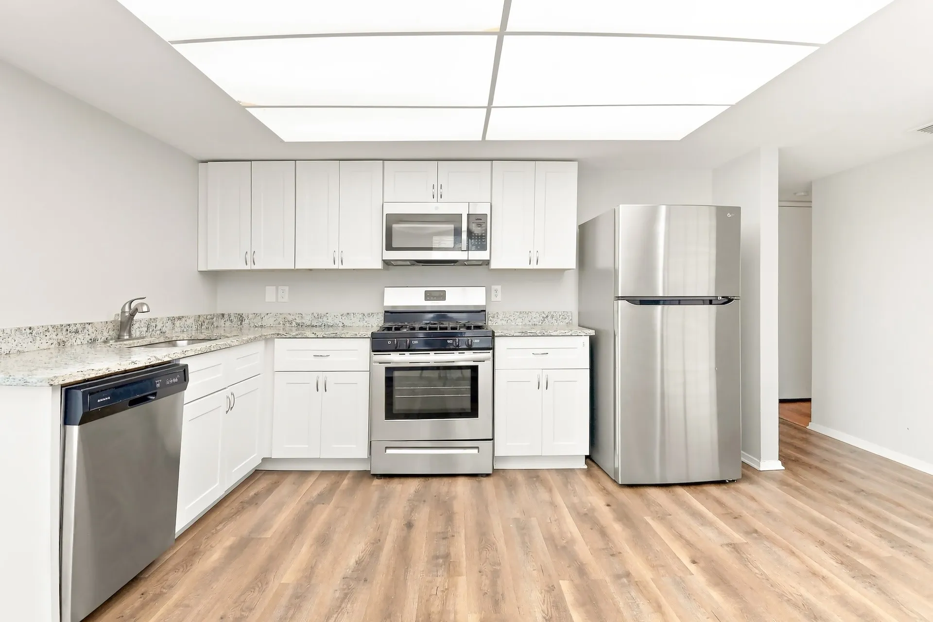 Single Family Residence For Rent in Dallas County , 3041 Ripplewood Drive, Garland, Texas 75044, 3 Bedroom, 2 Bathroom, Garage spaces, 1,412 Sqft, built in 1972, mls#21374468, Real Estate Agent in Garland, Homes For Rent in Dallas county, Homes For Rent in Garland, Realtor in Garland Texas, Real Estate Brokerage Independent Realty Texas, Luminita Cordes Realtor