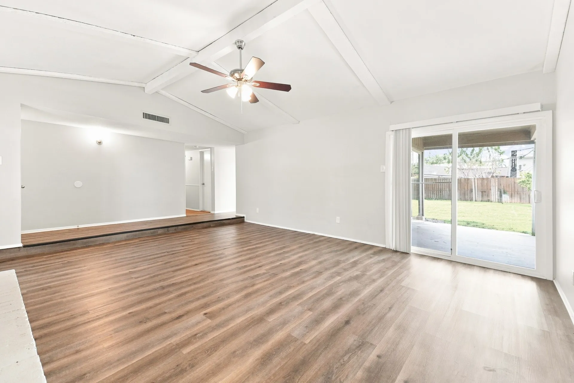 Single Family Residence For Rent in Dallas County , 3041 Ripplewood Drive, Garland, Texas 75044, 3 Bedroom, 2 Bathroom, Garage spaces, 1,412 Sqft, built in 1972, mls#21374468, Real Estate Agent in Garland, Homes For Rent in Dallas county, Homes For Rent in Garland, Realtor in Garland Texas, Real Estate Brokerage Independent Realty Texas, Luminita Cordes Realtor