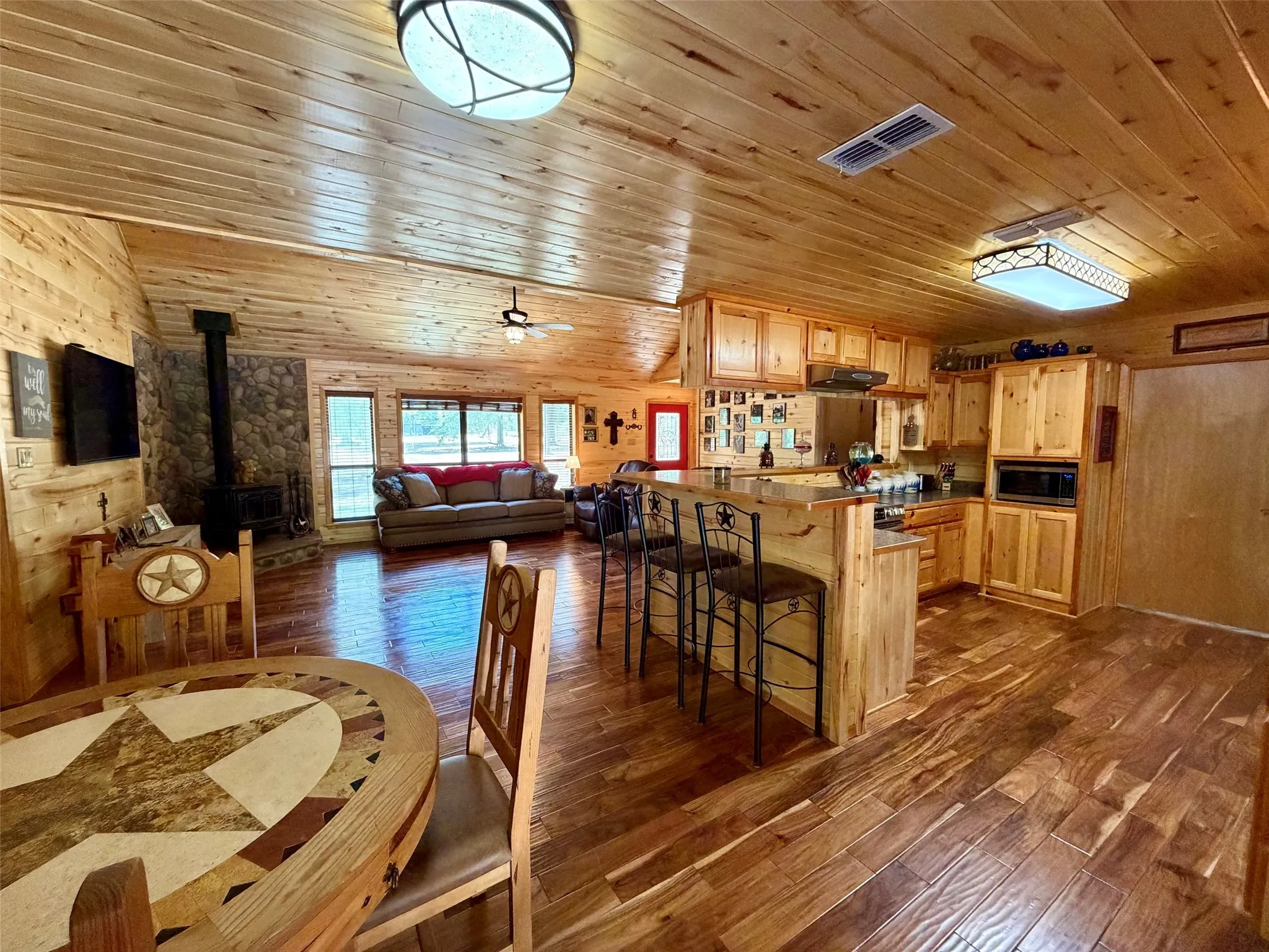 Mobile Home For Sale in Wood County , 3341 Fm 778, Mineola, Texas 75773, 3 Bedroom, 2 Bathroom, 1 Garage spaces, 1,708 Sqft, built in 2014, mls#21374472, Real Estate Agent in Mineola, Homes For Sale in Wood county, Homes For Sale in Mineola, Realtor in Mineola Texas, Real Estate Brokerage Independent Realty Texas, Luminita Cordes Realtor