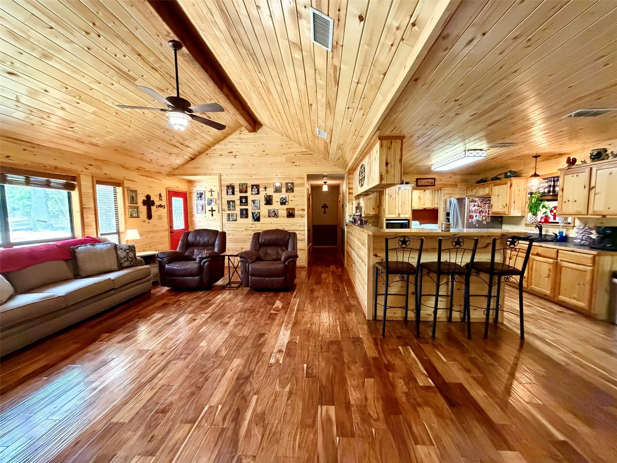 Mobile Home For Sale in Wood County , 3341 Fm 778, Mineola, Texas 75773, 3 Bedroom, 2 Bathroom, 1 Garage spaces, 1,708 Sqft, built in 2014, mls#21374472, Real Estate Agent in Mineola, Homes For Sale in Wood county, Homes For Sale in Mineola, Realtor in Mineola Texas, Real Estate Brokerage Independent Realty Texas, Luminita Cordes Realtor