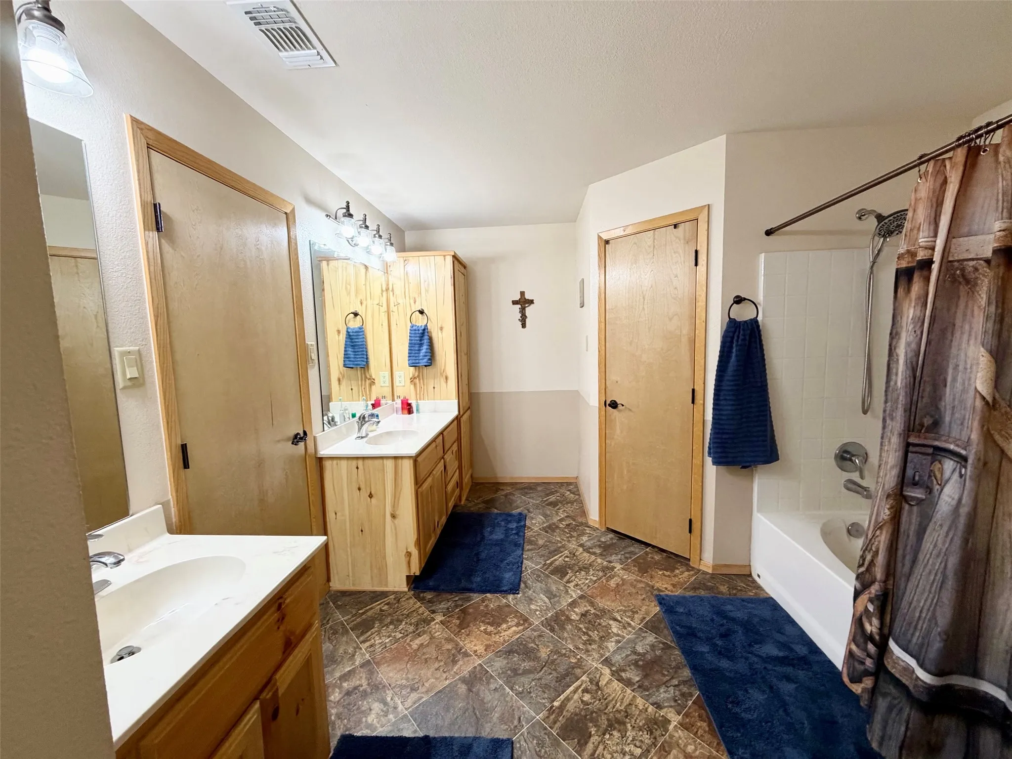 Mobile Home For Sale in Wood County , 3341 Fm 778, Mineola, Texas 75773, 3 Bedroom, 2 Bathroom, 1 Garage spaces, 1,708 Sqft, built in 2014, mls#21374472, Real Estate Agent in Mineola, Homes For Sale in Wood county, Homes For Sale in Mineola, Realtor in Mineola Texas, Real Estate Brokerage Independent Realty Texas, Luminita Cordes Realtor