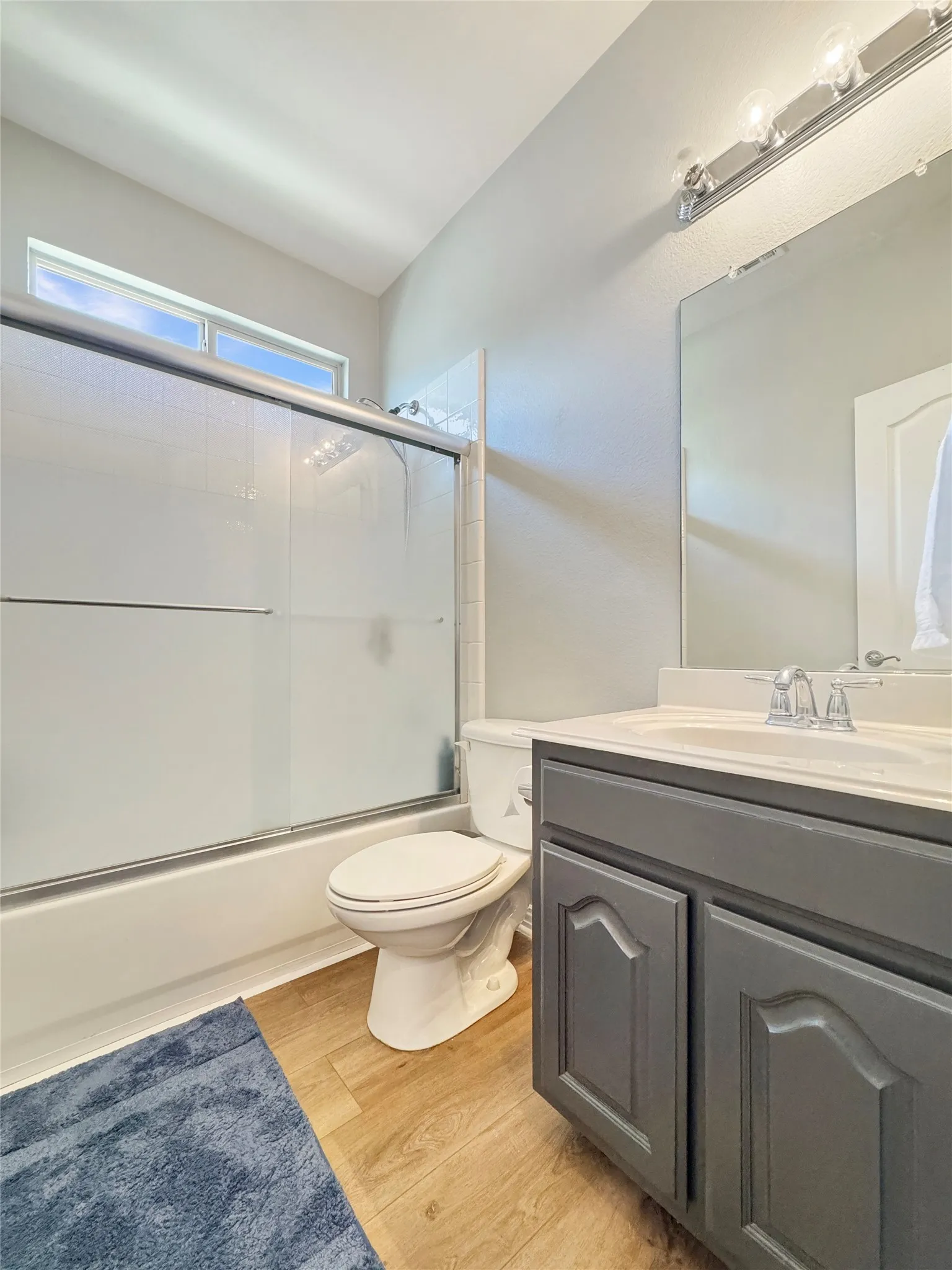 Another full bathroom upstairs