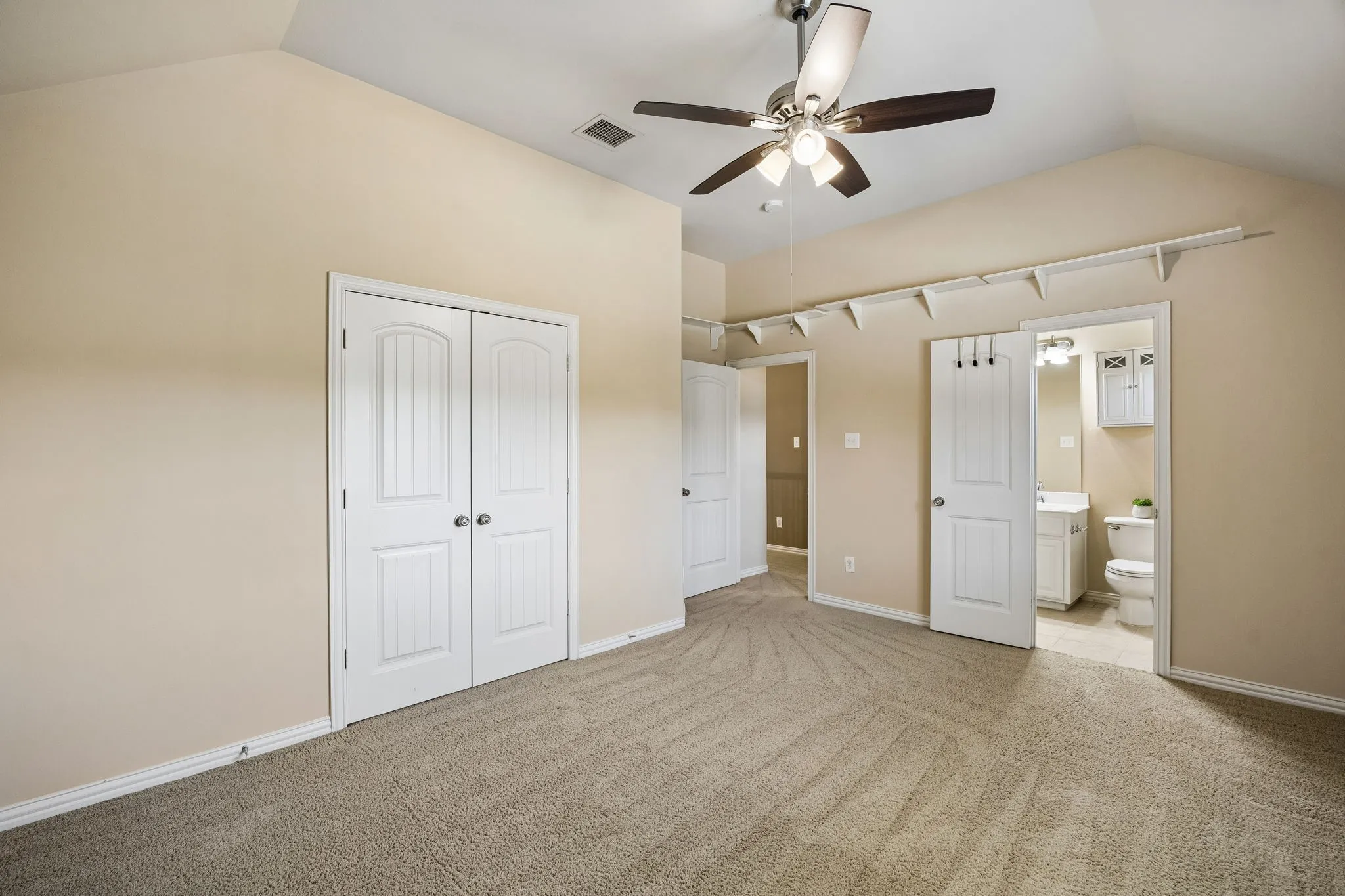 Single Family Residence For Sale in Denton County , 1400 Prairie Drive, Carrollton, Texas 75007, 4 Bedroom, 4 Bathroom, 3 Garage spaces, 4,218 Sqft, built in 2007, mls#21374397, Real Estate Agent in Carrollton, Homes For Sale in Denton county, Homes For Sale in Carrollton, Realtor in Carrollton Texas, Real Estate Brokerage Independent Realty Texas, Luminita Cordes Realtor