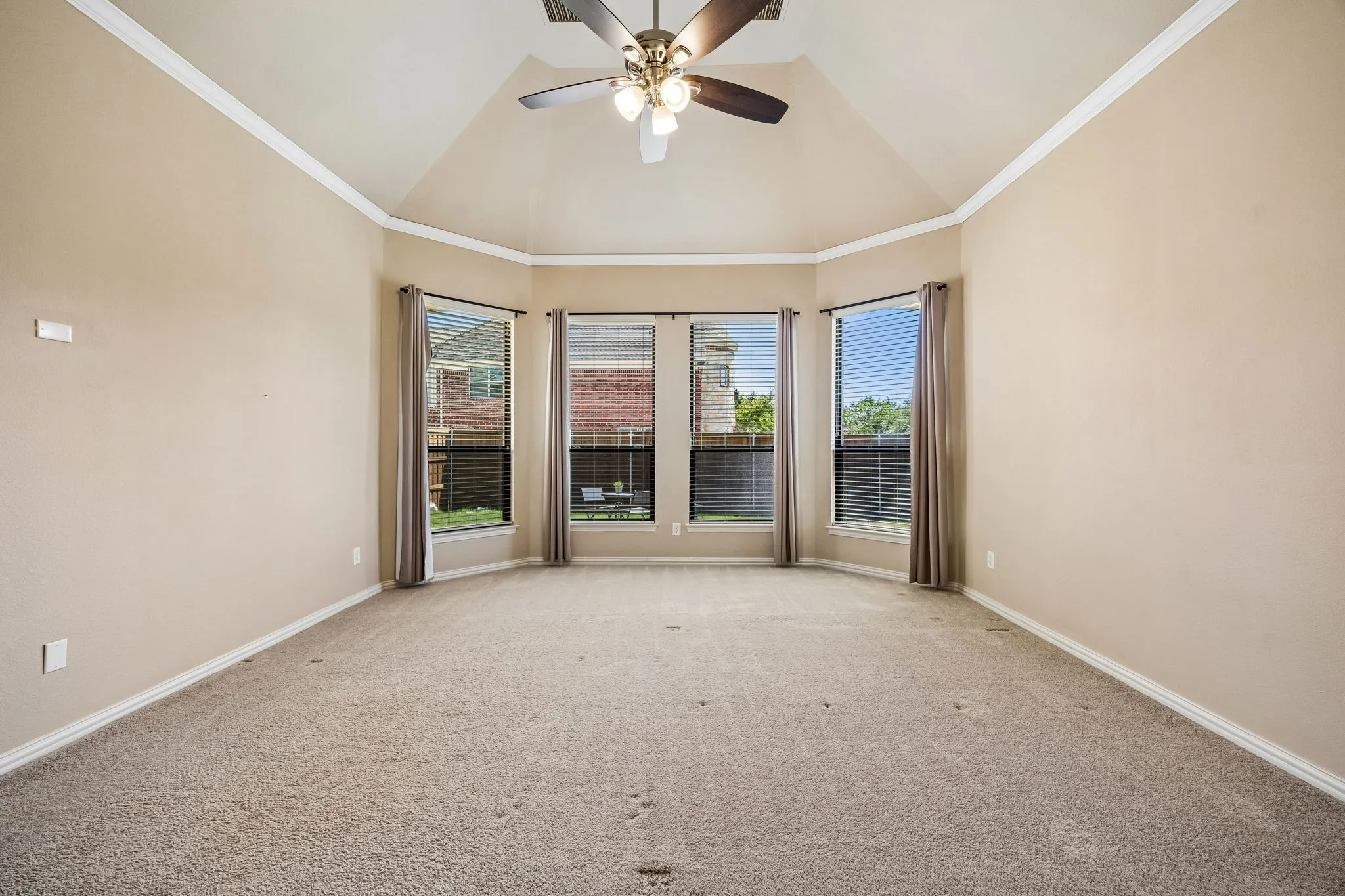 Single Family Residence For Sale in Denton County , 1400 Prairie Drive, Carrollton, Texas 75007, 4 Bedroom, 4 Bathroom, 3 Garage spaces, 4,218 Sqft, built in 2007, mls#21374397, Real Estate Agent in Carrollton, Homes For Sale in Denton county, Homes For Sale in Carrollton, Realtor in Carrollton Texas, Real Estate Brokerage Independent Realty Texas, Luminita Cordes Realtor