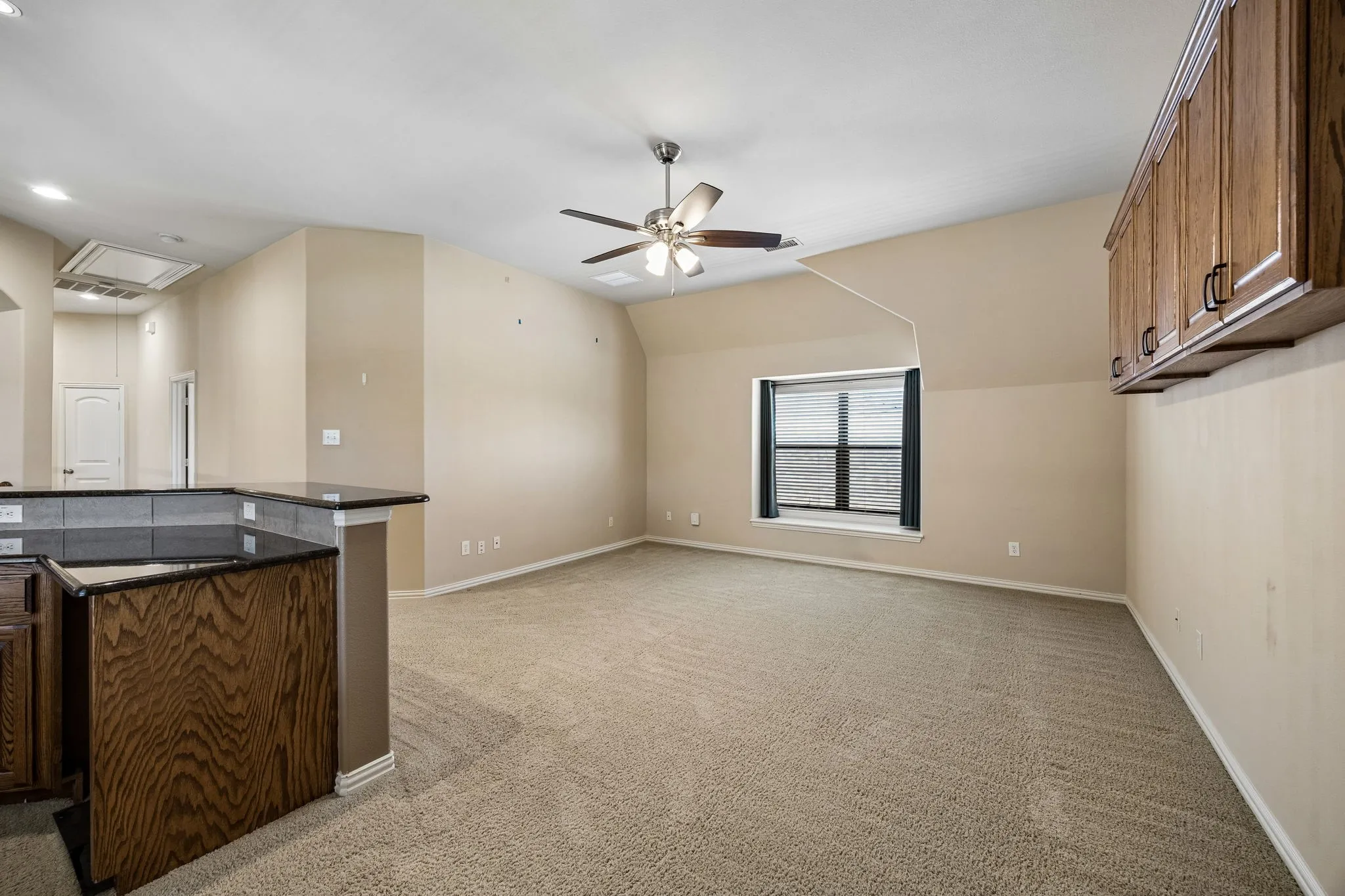 Single Family Residence For Sale in Denton County , 1400 Prairie Drive, Carrollton, Texas 75007, 4 Bedroom, 4 Bathroom, 3 Garage spaces, 4,218 Sqft, built in 2007, mls#21374397, Real Estate Agent in Carrollton, Homes For Sale in Denton county, Homes For Sale in Carrollton, Realtor in Carrollton Texas, Real Estate Brokerage Independent Realty Texas, Luminita Cordes Realtor