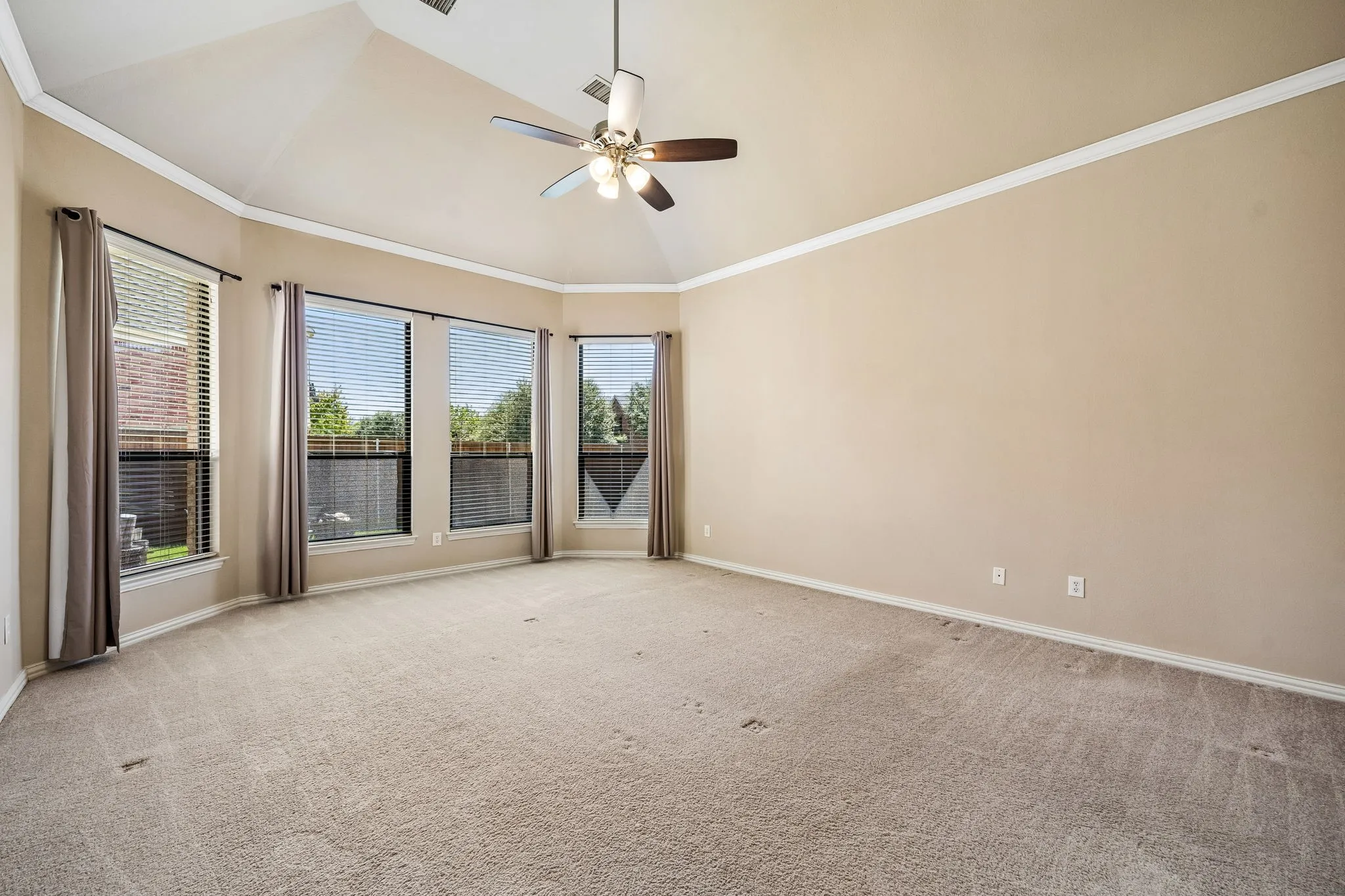 Single Family Residence For Sale in Denton County , 1400 Prairie Drive, Carrollton, Texas 75007, 4 Bedroom, 4 Bathroom, 3 Garage spaces, 4,218 Sqft, built in 2007, mls#21374397, Real Estate Agent in Carrollton, Homes For Sale in Denton county, Homes For Sale in Carrollton, Realtor in Carrollton Texas, Real Estate Brokerage Independent Realty Texas, Luminita Cordes Realtor
