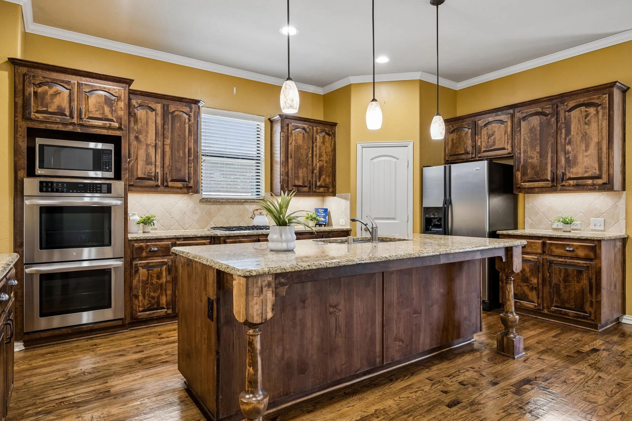 Single Family Residence For Sale in Denton County , 1400 Prairie Drive, Carrollton, Texas 75007, 4 Bedroom, 4 Bathroom, 3 Garage spaces, 4,218 Sqft, built in 2007, mls#21374397, Real Estate Agent in Carrollton, Homes For Sale in Denton county, Homes For Sale in Carrollton, Realtor in Carrollton Texas, Real Estate Brokerage Independent Realty Texas, Luminita Cordes Realtor