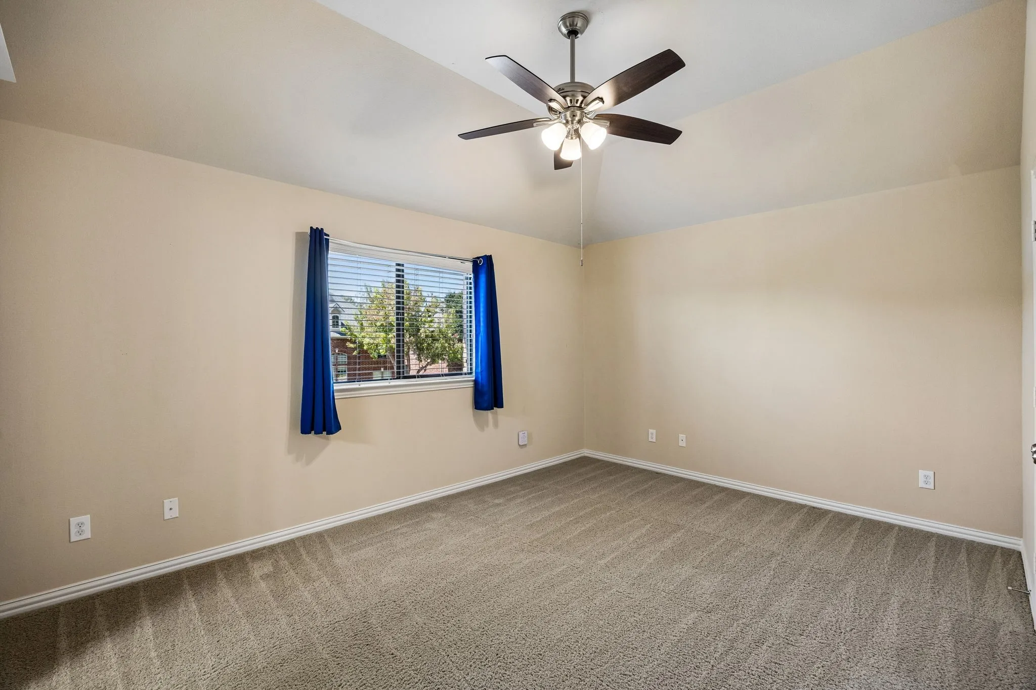 Single Family Residence For Sale in Denton County , 1400 Prairie Drive, Carrollton, Texas 75007, 4 Bedroom, 4 Bathroom, 3 Garage spaces, 4,218 Sqft, built in 2007, mls#21374397, Real Estate Agent in Carrollton, Homes For Sale in Denton county, Homes For Sale in Carrollton, Realtor in Carrollton Texas, Real Estate Brokerage Independent Realty Texas, Luminita Cordes Realtor