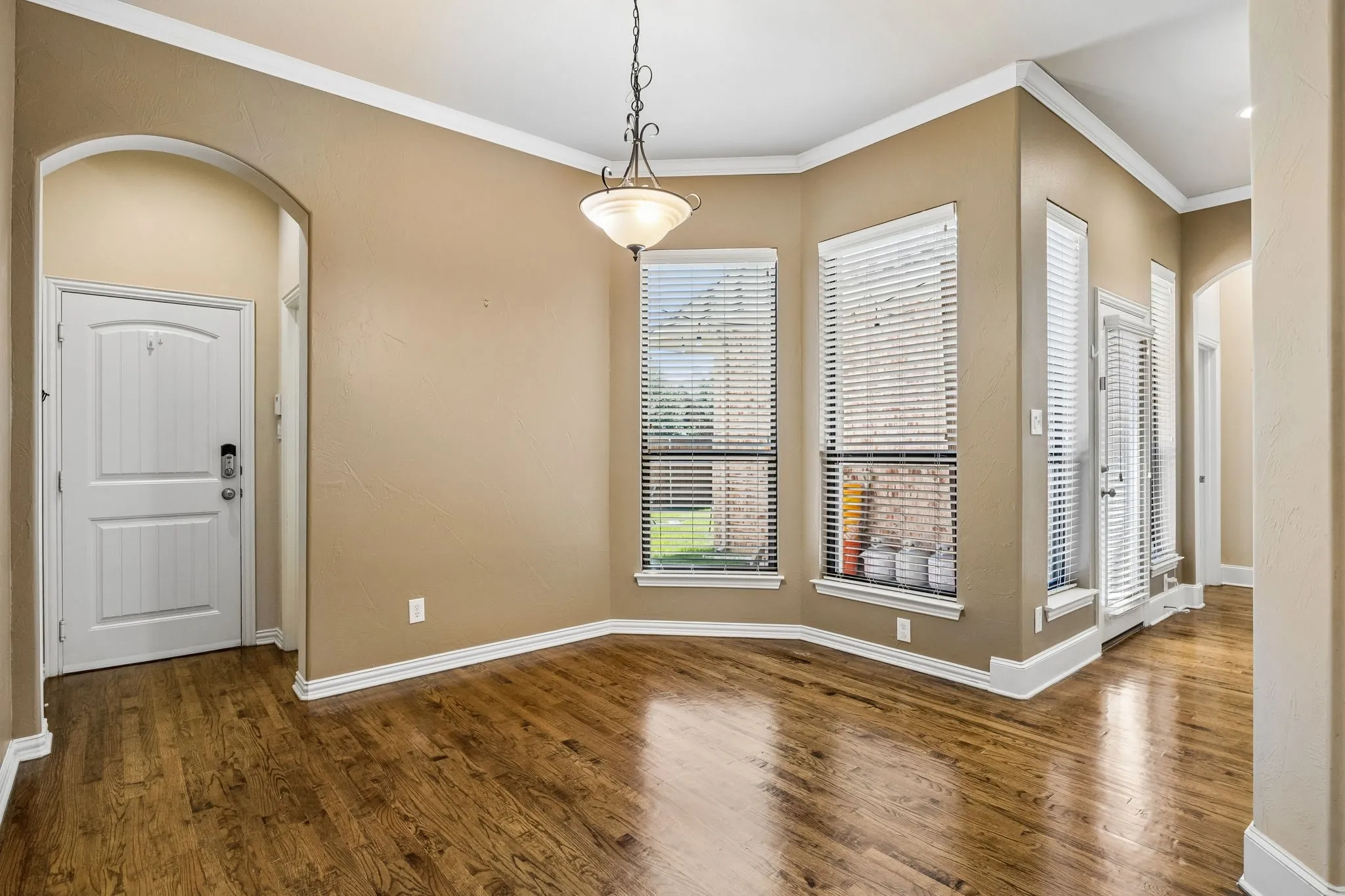 Single Family Residence For Sale in Denton County , 1400 Prairie Drive, Carrollton, Texas 75007, 4 Bedroom, 4 Bathroom, 3 Garage spaces, 4,218 Sqft, built in 2007, mls#21374397, Real Estate Agent in Carrollton, Homes For Sale in Denton county, Homes For Sale in Carrollton, Realtor in Carrollton Texas, Real Estate Brokerage Independent Realty Texas, Luminita Cordes Realtor