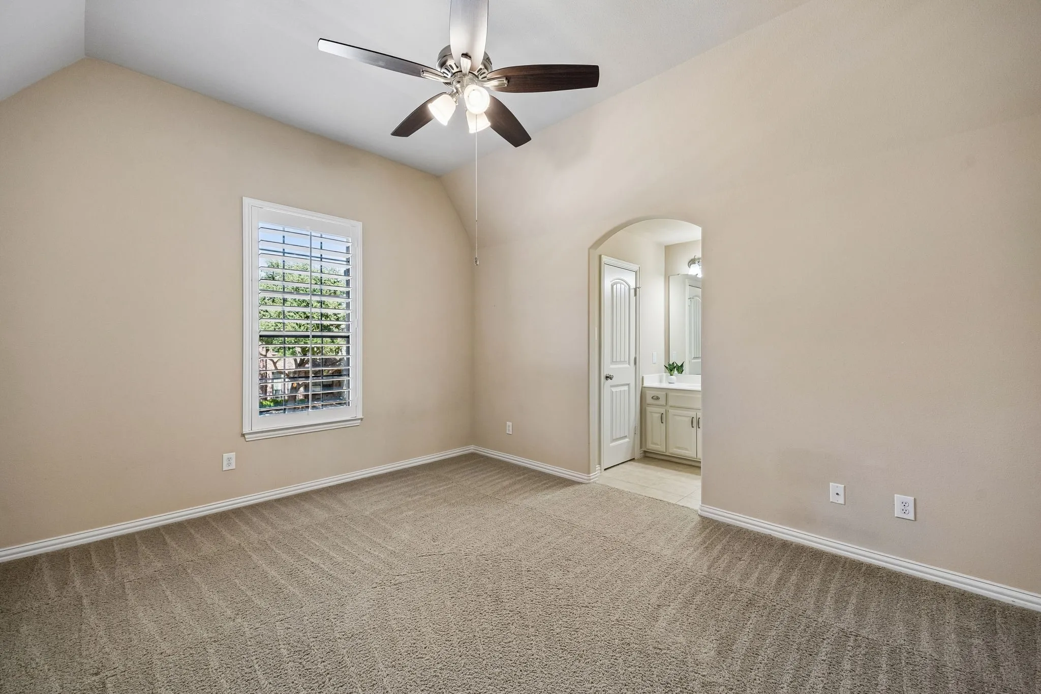 Single Family Residence For Sale in Denton County , 1400 Prairie Drive, Carrollton, Texas 75007, 4 Bedroom, 4 Bathroom, 3 Garage spaces, 4,218 Sqft, built in 2007, mls#21374397, Real Estate Agent in Carrollton, Homes For Sale in Denton county, Homes For Sale in Carrollton, Realtor in Carrollton Texas, Real Estate Brokerage Independent Realty Texas, Luminita Cordes Realtor