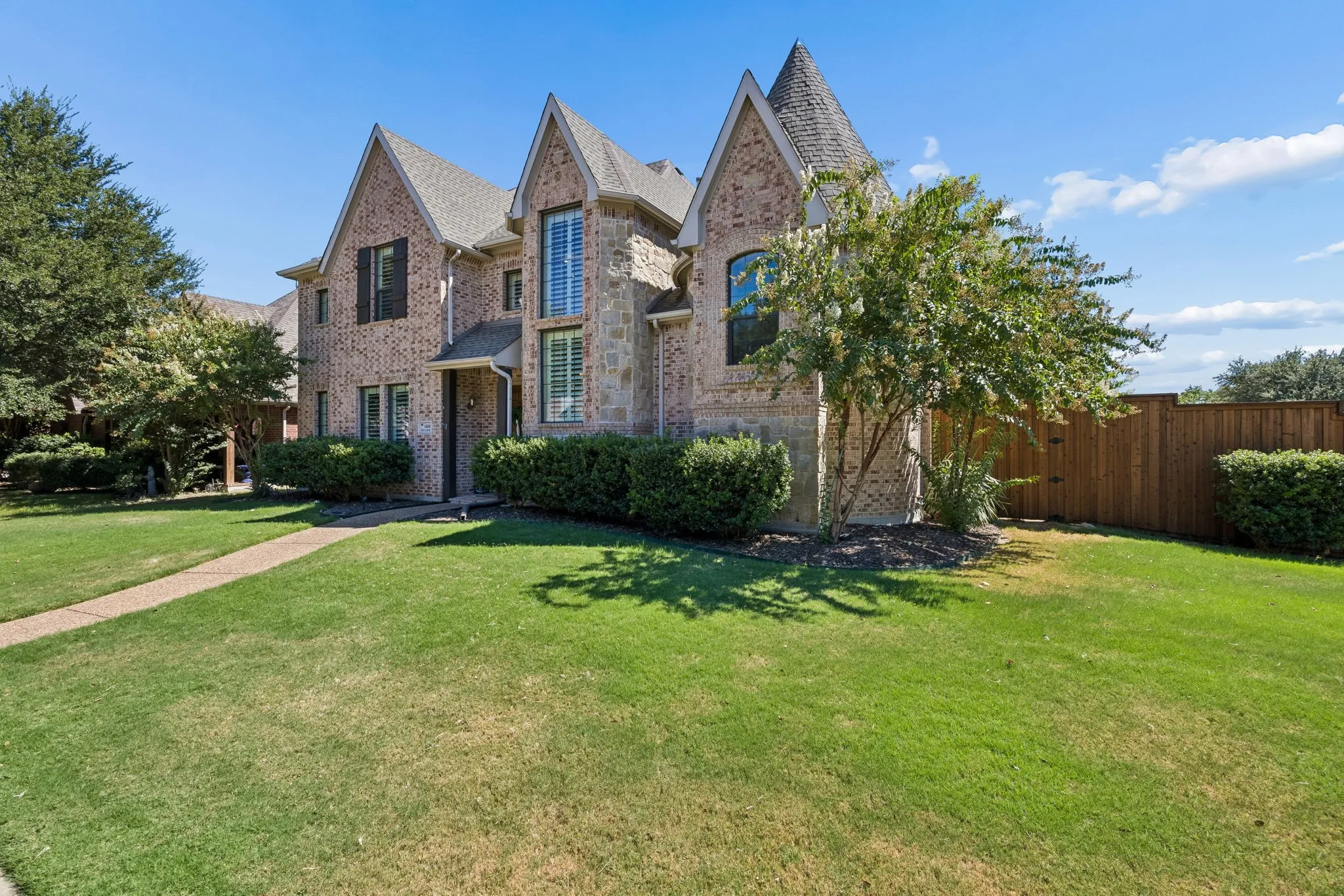 Single Family Residence For Sale in Denton County , 1400 Prairie Drive, Carrollton, Texas 75007, 4 Bedroom, 4 Bathroom, 3 Garage spaces, 4,218 Sqft, built in 2007, mls#21374397, Real Estate Agent in Carrollton, Homes For Sale in Denton county, Homes For Sale in Carrollton, Realtor in Carrollton Texas, Real Estate Brokerage Independent Realty Texas, Luminita Cordes Realtor
